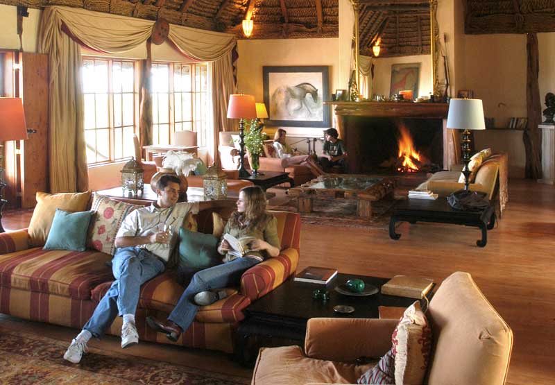 African-Lodge-Family-Lounge-Villa.jpg