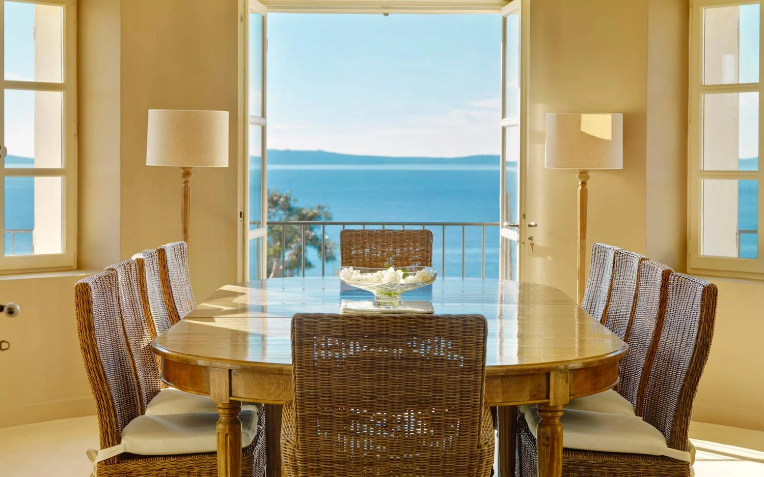 villa_tessillac_dining.jpg