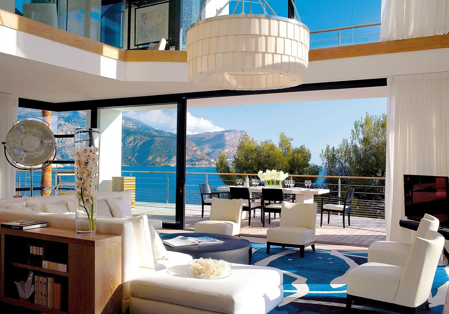 Villa-O-Lounge-compressor.jpg