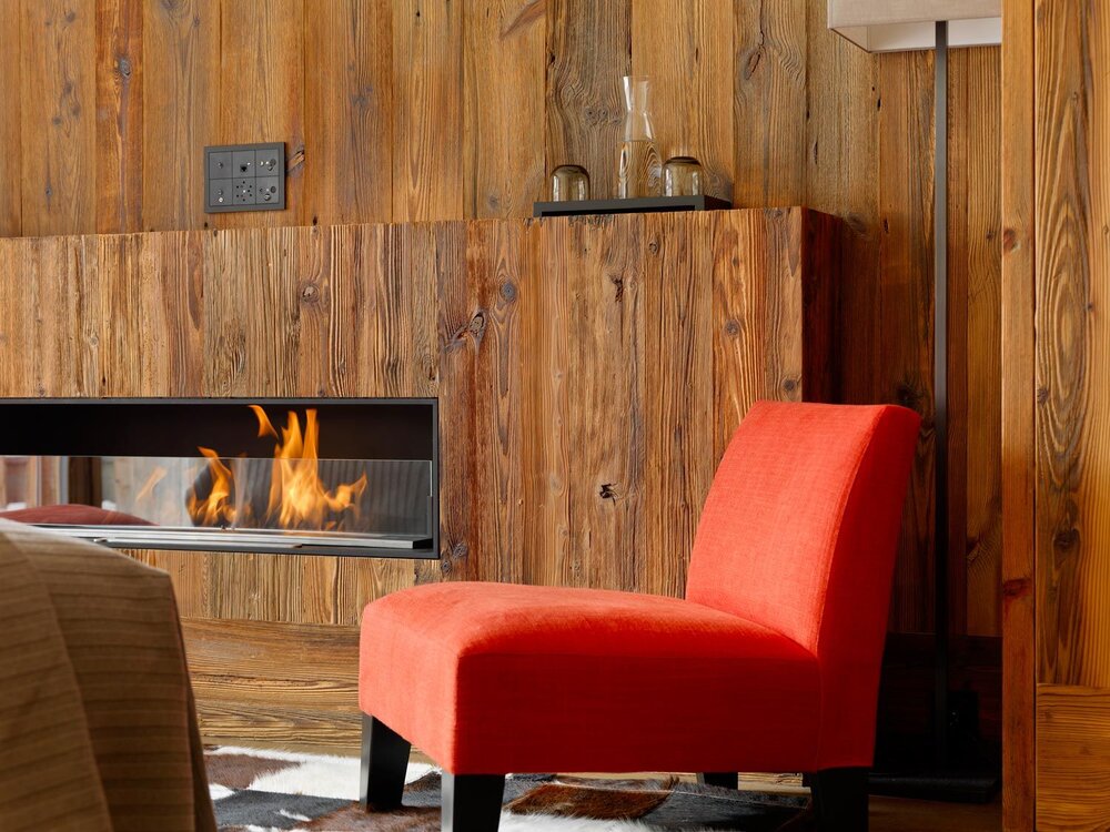 Chalet Les Anges, Zermatt - Red chair by Fireplace