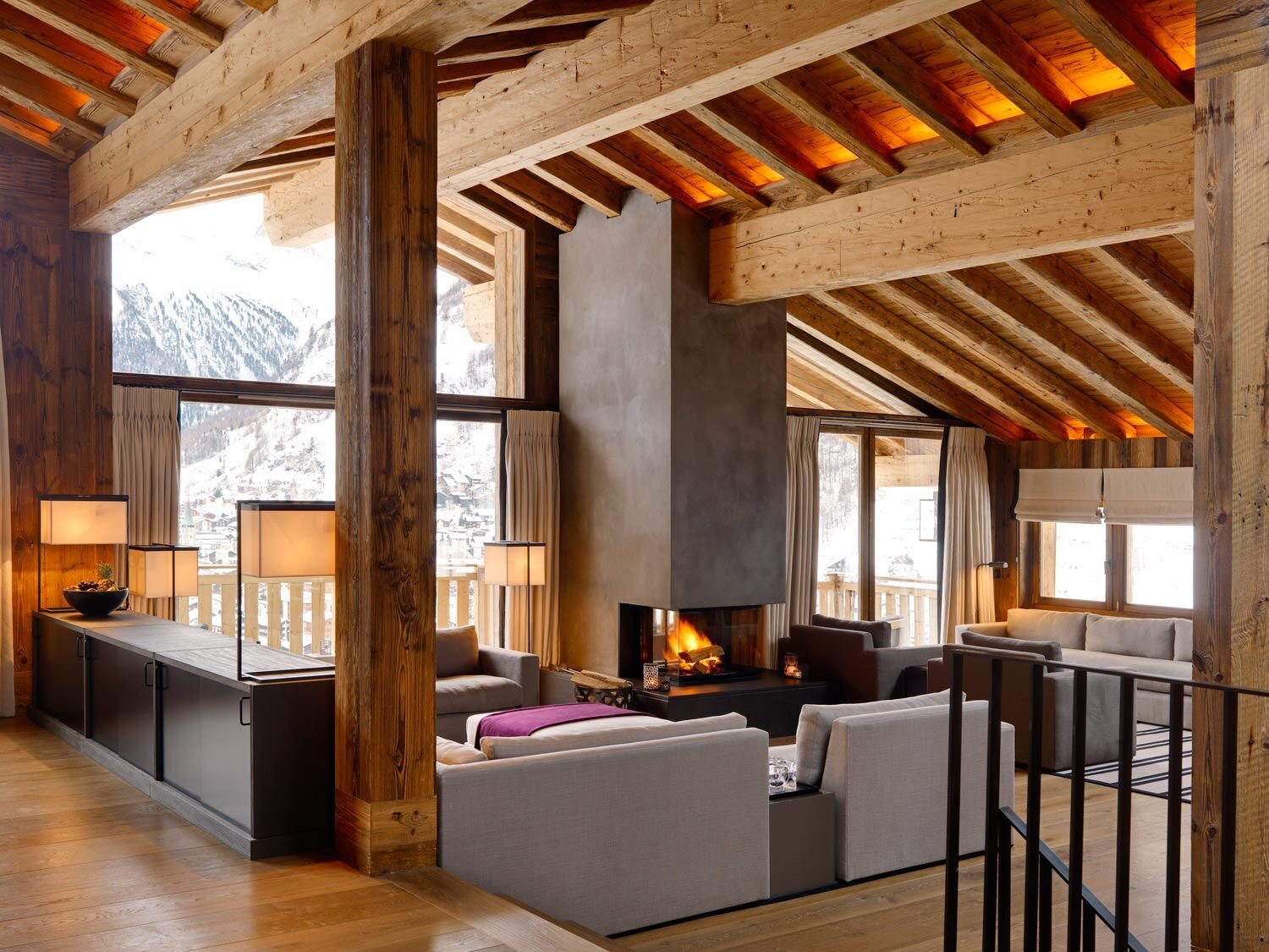 Chalet Les Anges, Zermatt - Lounge with Fireplace