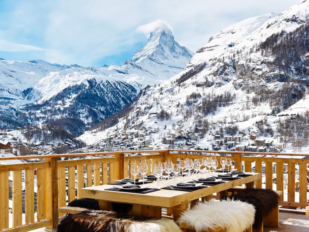 Chalet Les Anges, Zermatt - Outdoor dining with mountain views