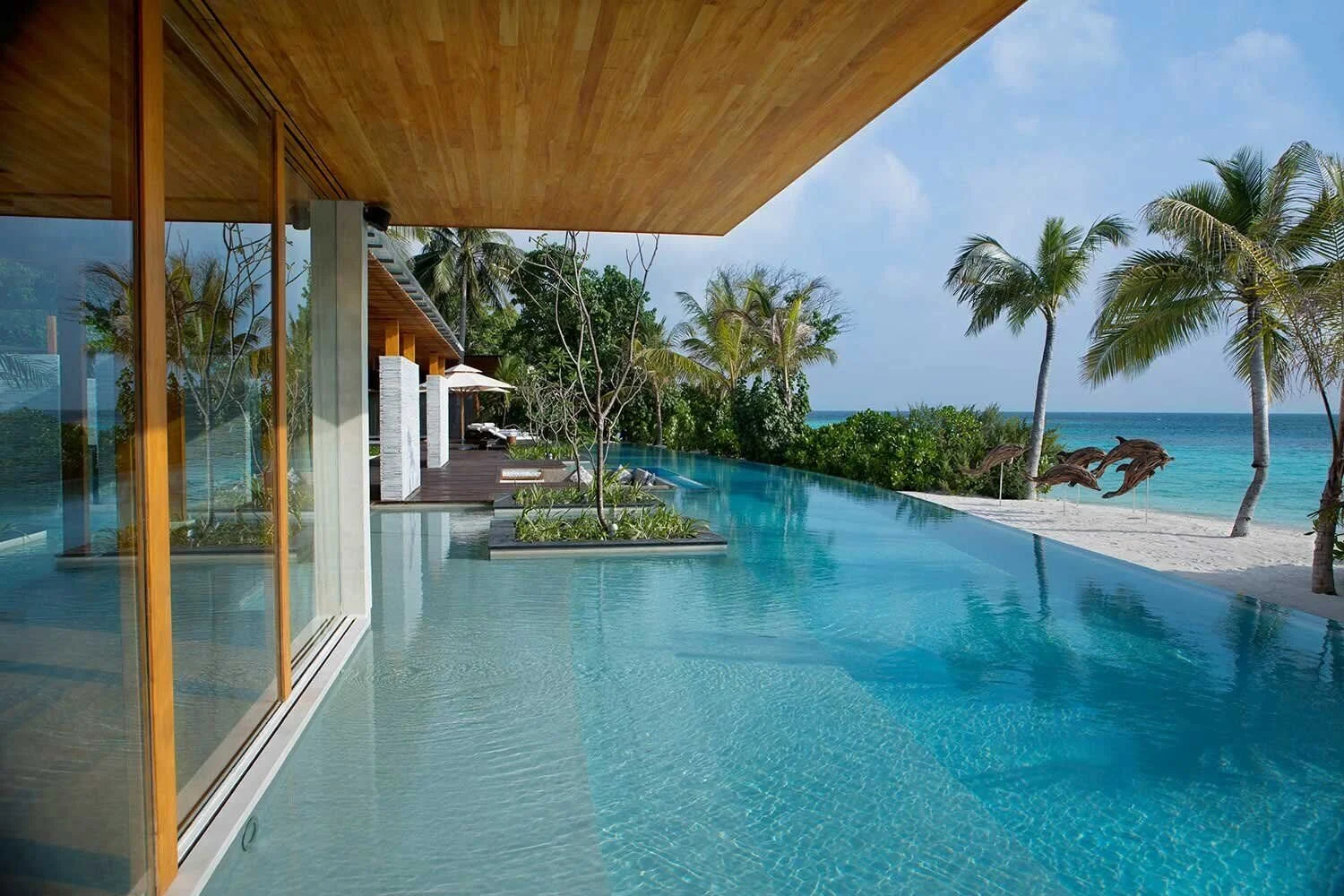 coco-prive-pool-3.jpg
