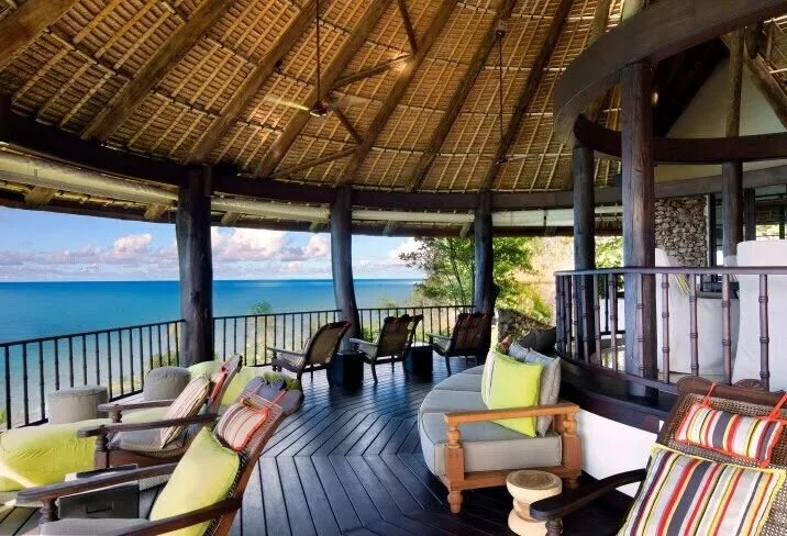 fregate-island-balcony.jpg