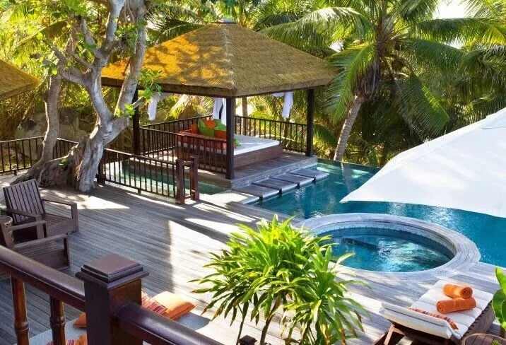fregate-island-deck-2.jpg
