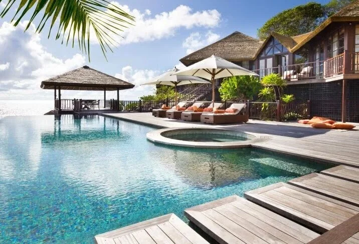 fregate-island-pool-1.jpg