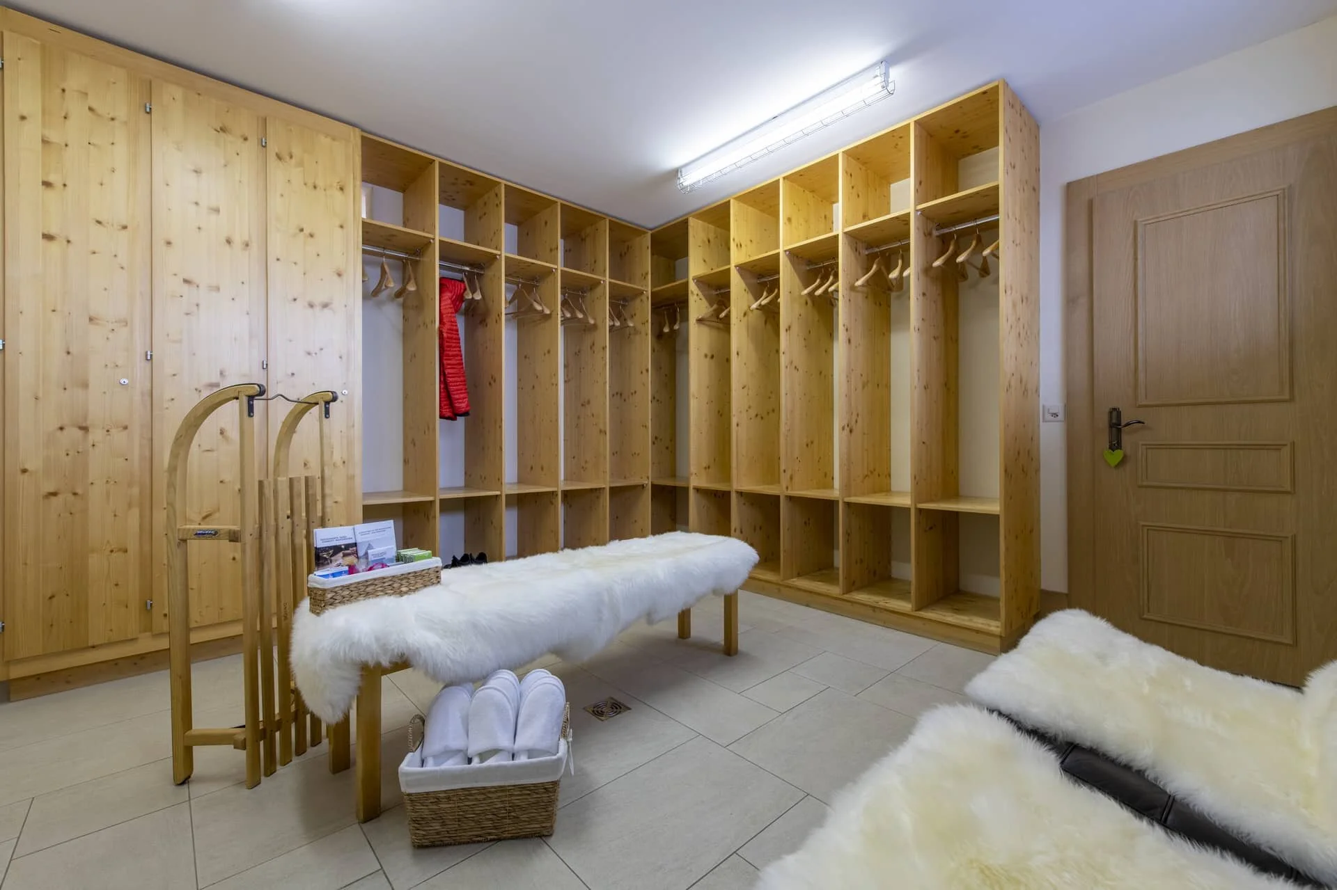 chalet-grace-changing-rooms.jpg