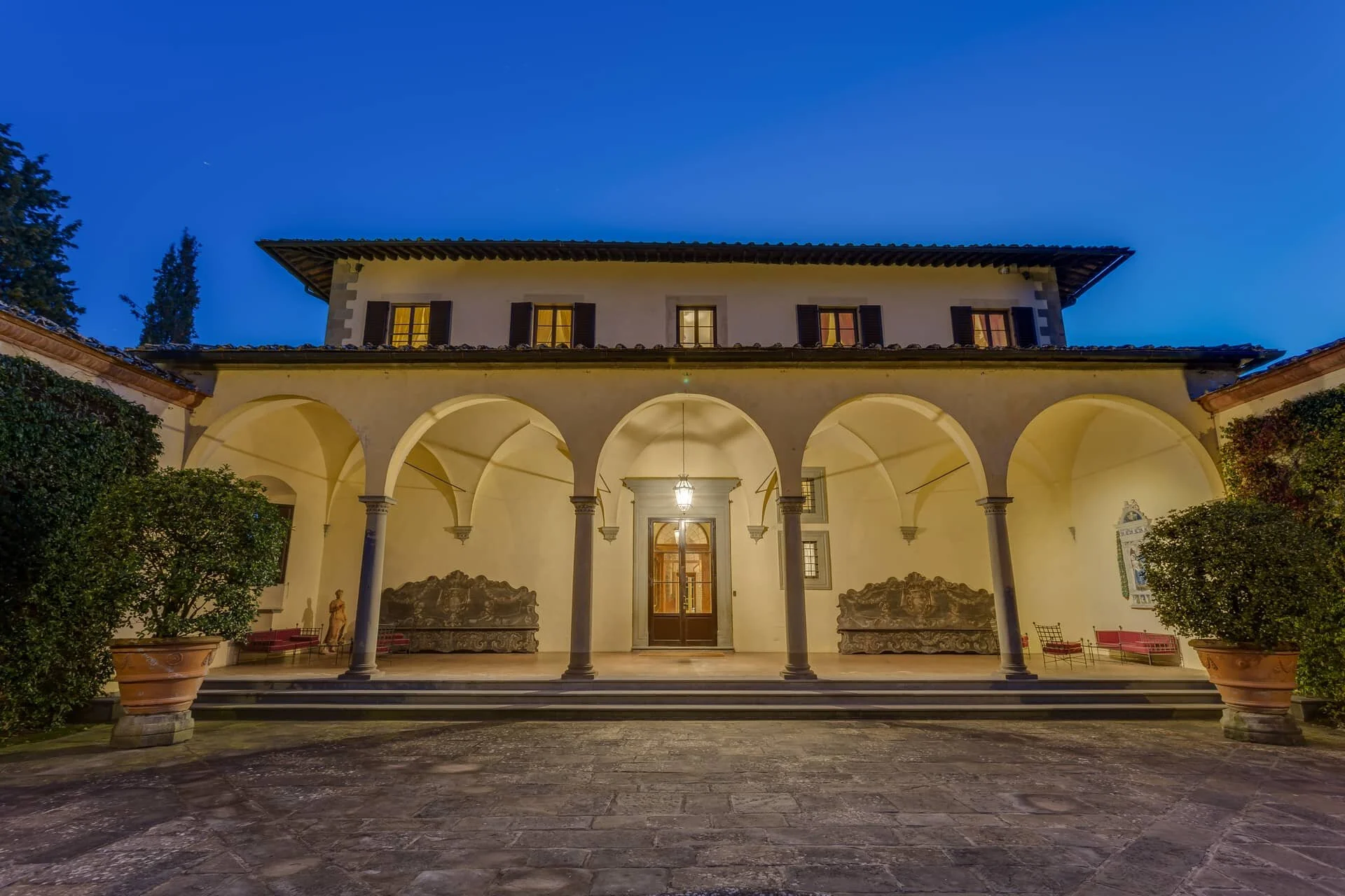 villa_le_rose_front-view.jpg