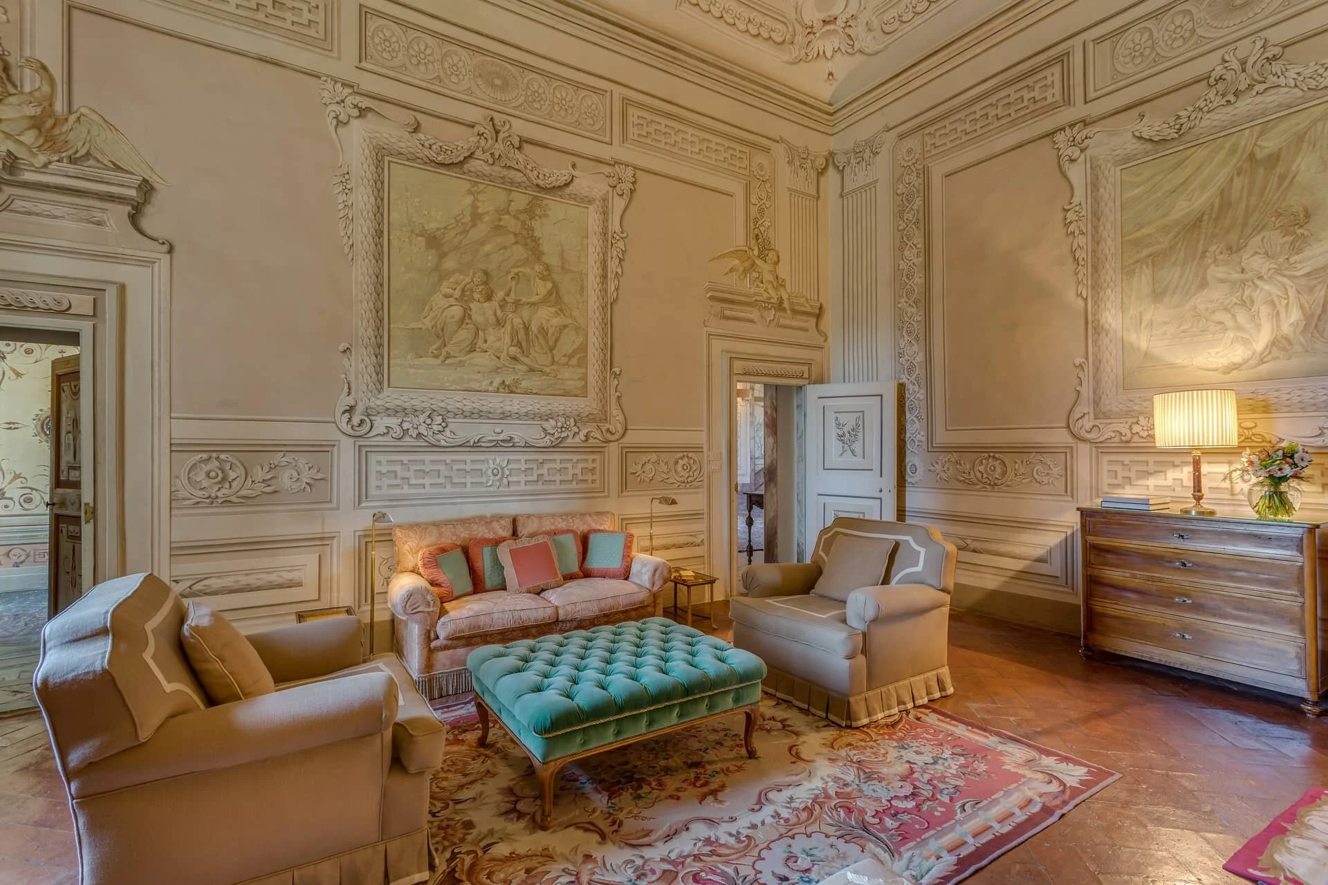 villa_le_rose_baldacchino_suite_seating.jpg