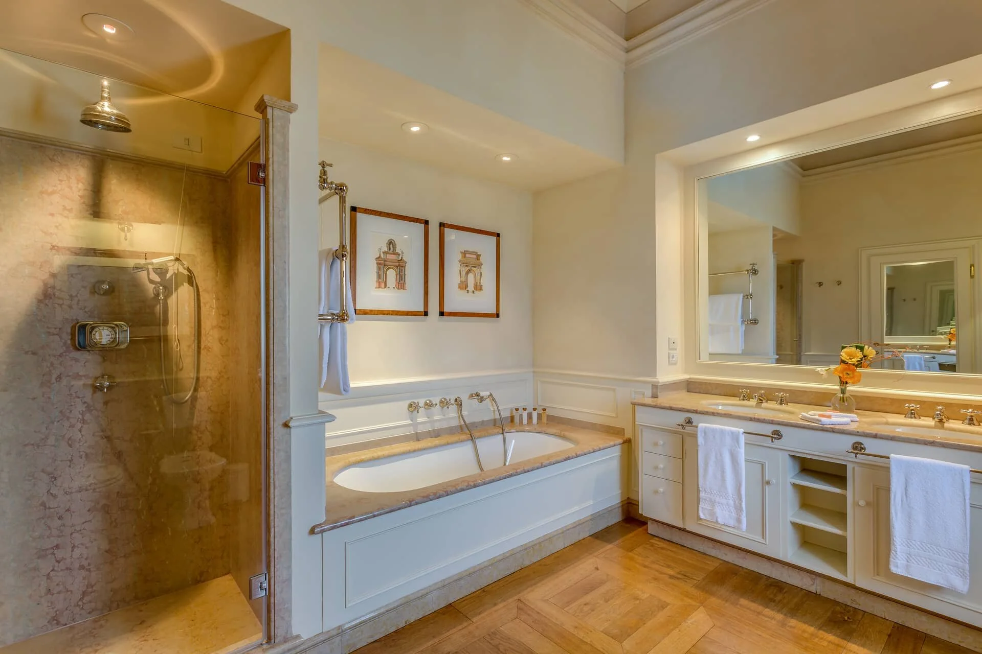 villa_le_rose_guest_suite_bathroom.jpg