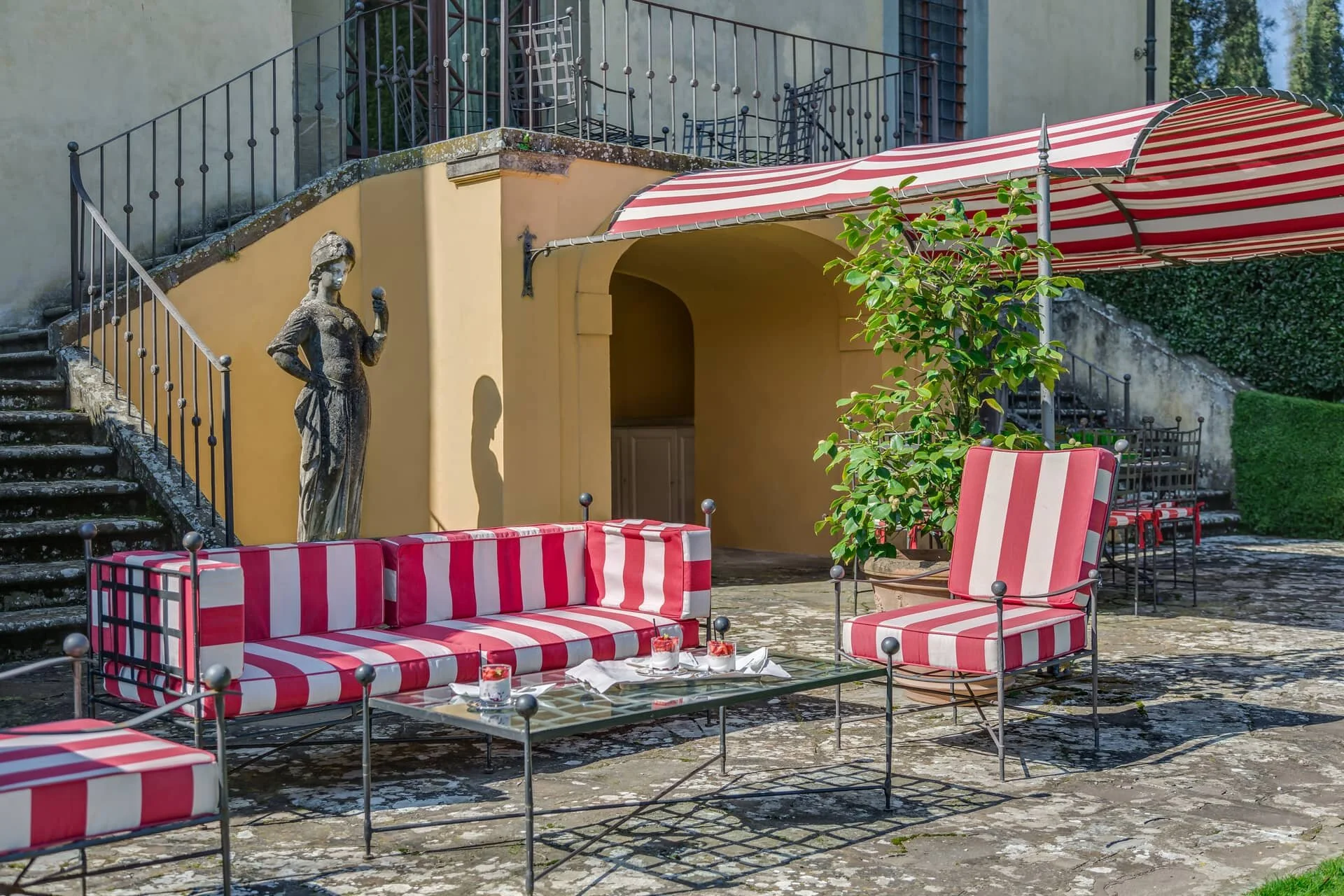 villa_le_rose_outdoor_seating.jpg