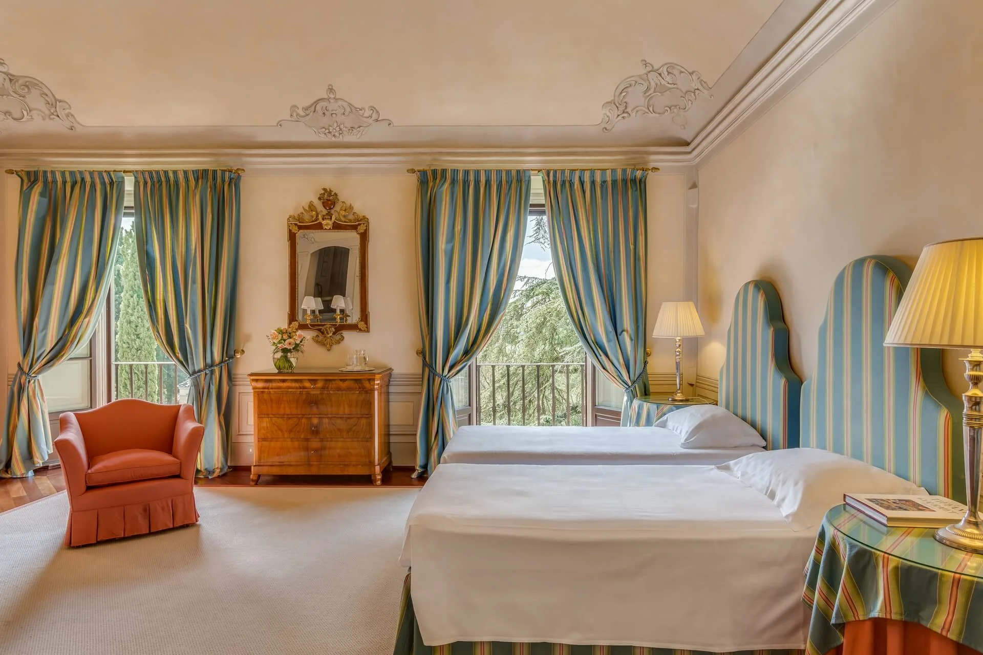 villa_le_rose_pink_bedroom.jpg