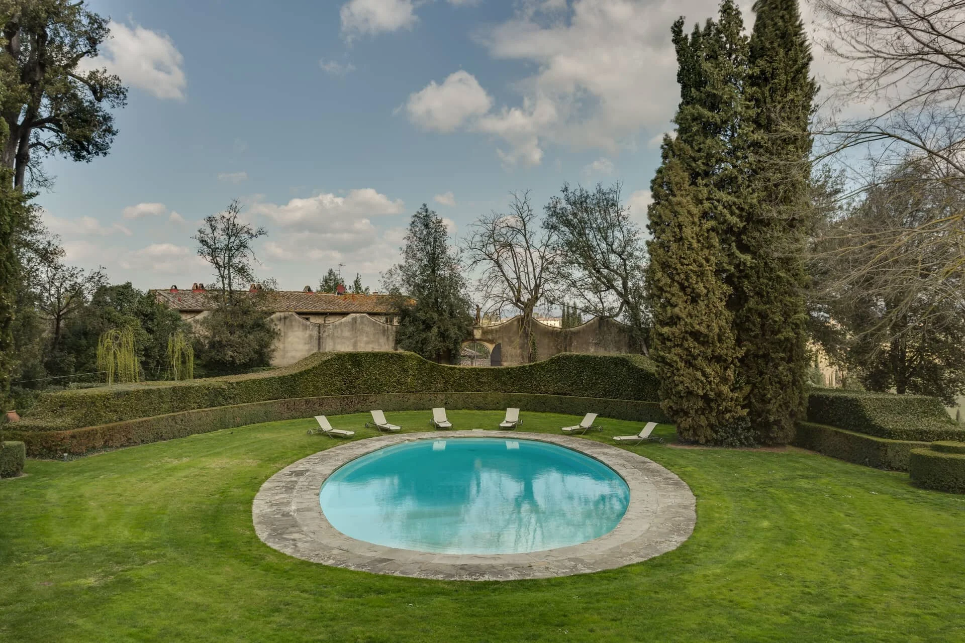 villa_le_rose_swimming_pool.jpg