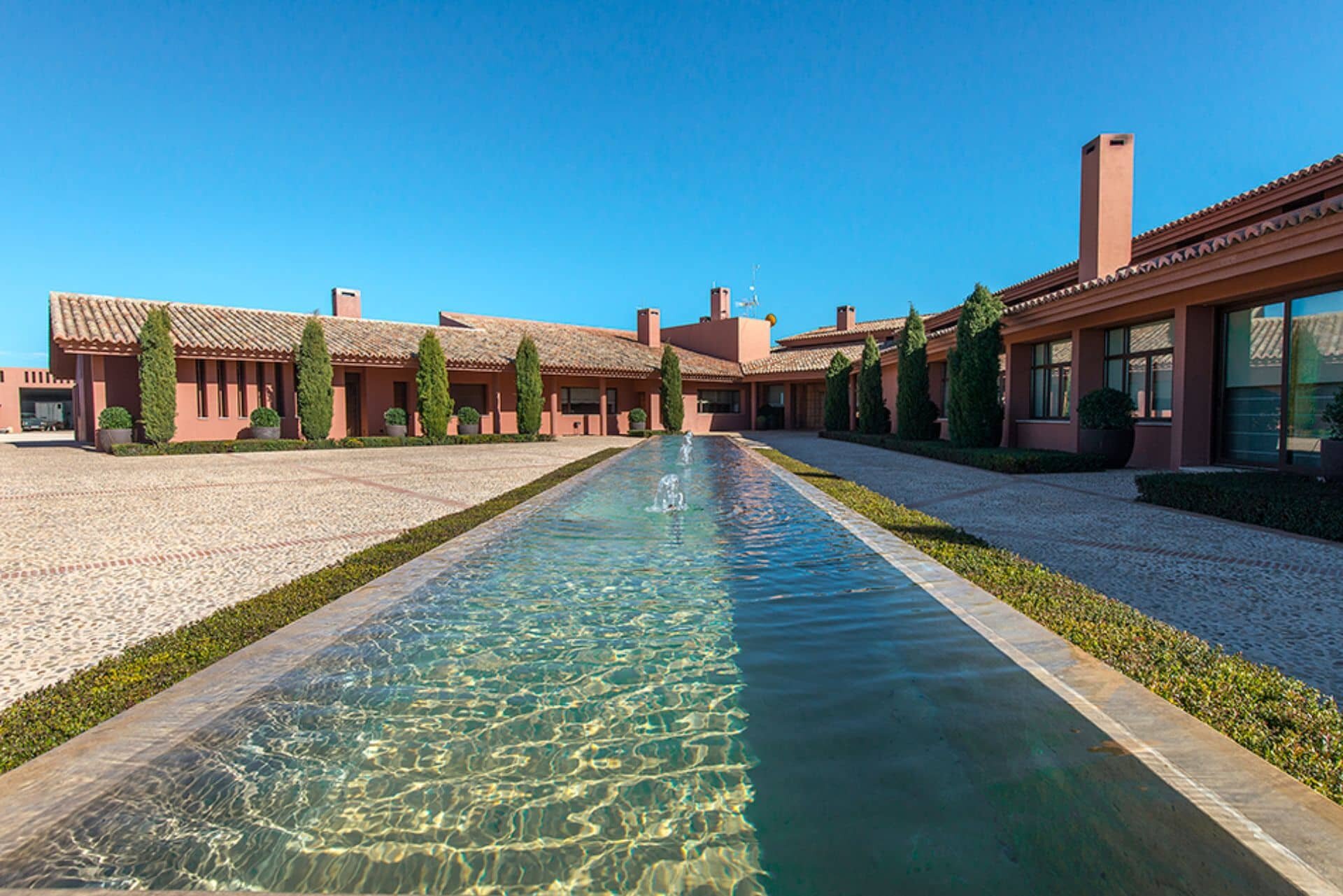 la-nava-de-barranco-exterior-front.jpg