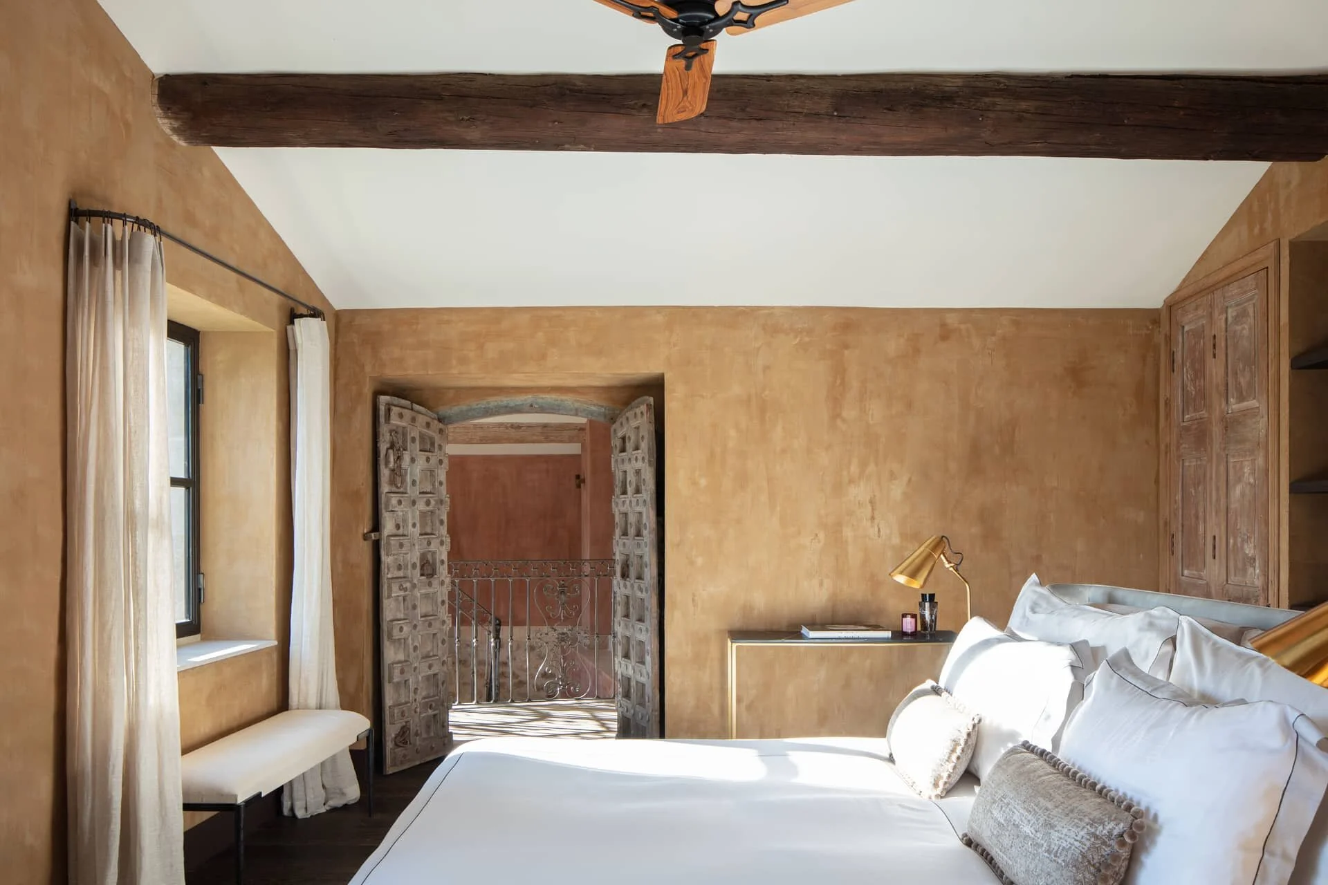 Bastide_de_Flechon_bedroom_2.jpg