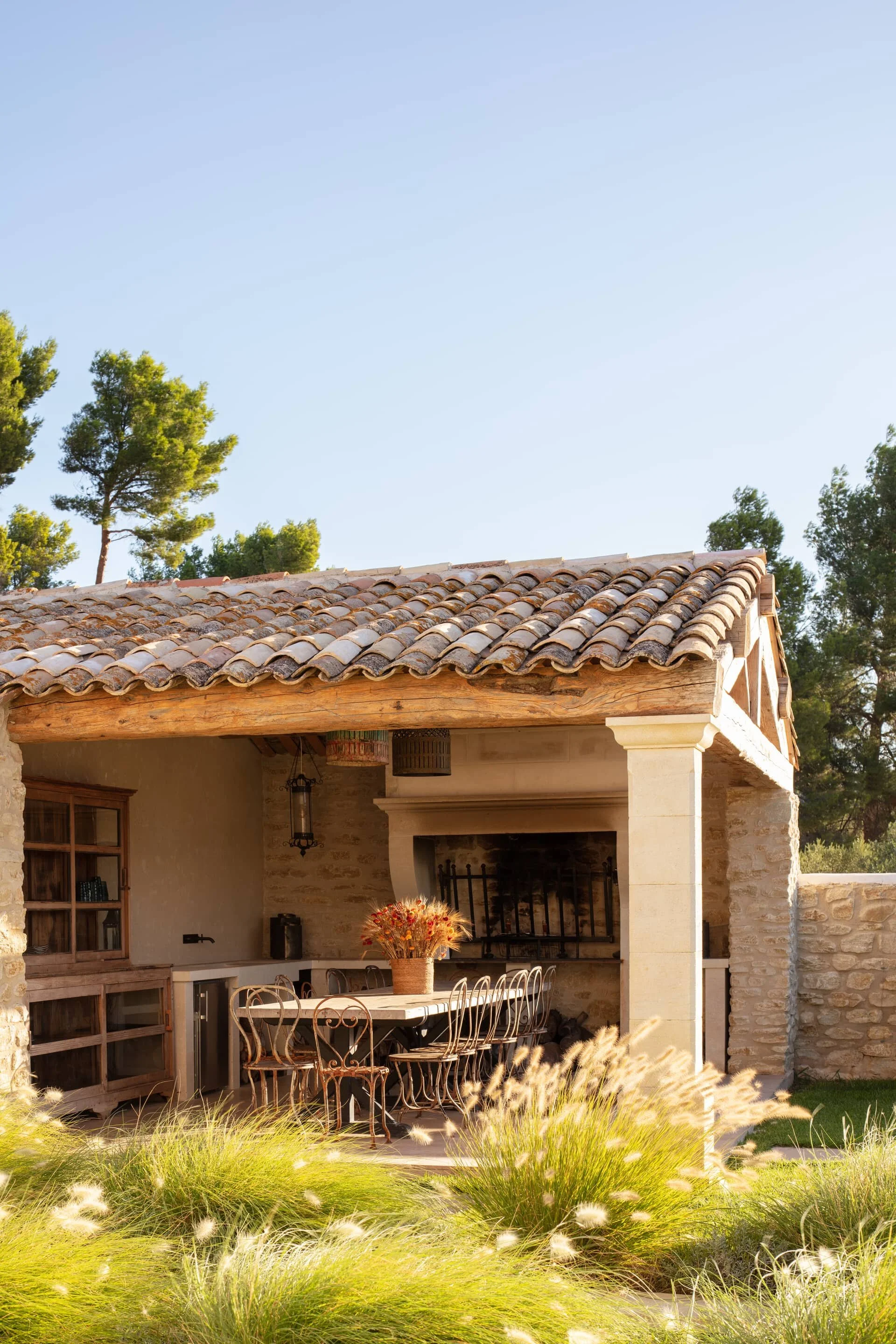 Bastide_de_Flechon_outdoor_dining.jpg