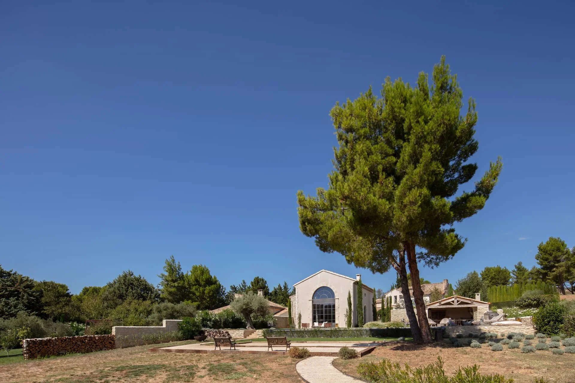 Bastide_de_Flechon_outside_3.jpg