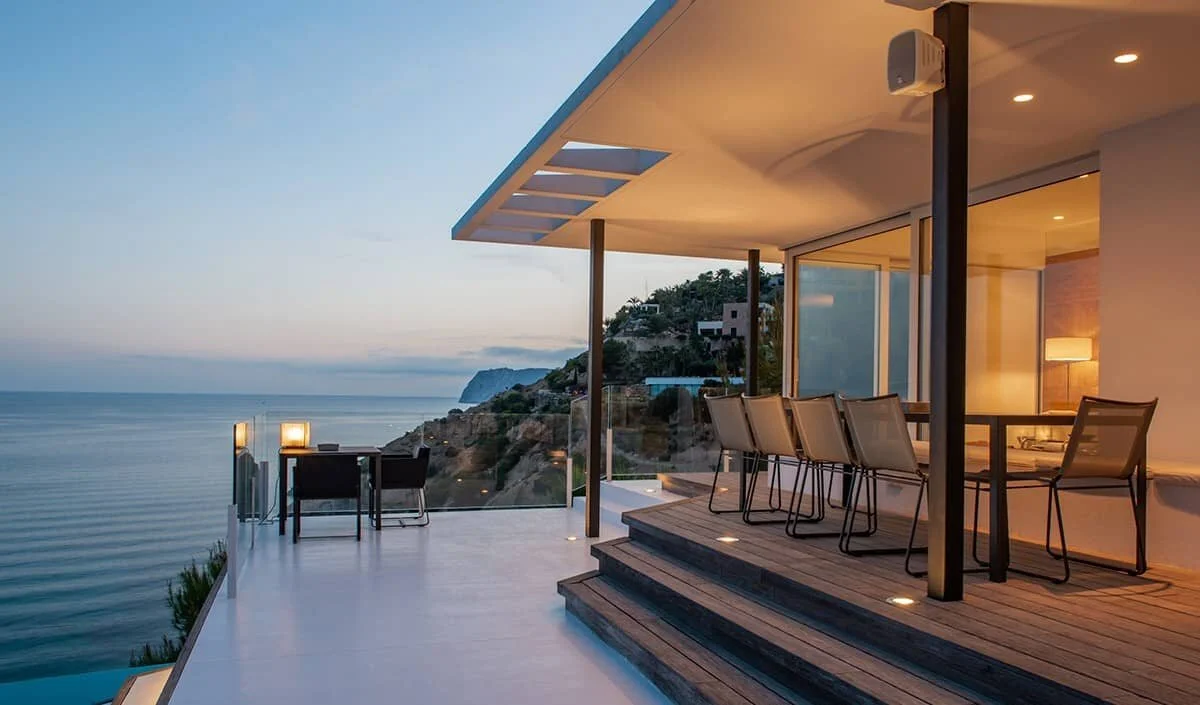 villa-infinity-evening-balcony.jpg