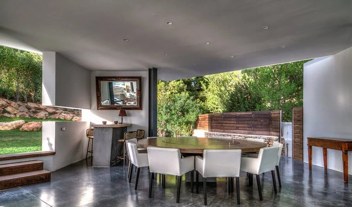 villa-infinity-outdoor-dining.jpg