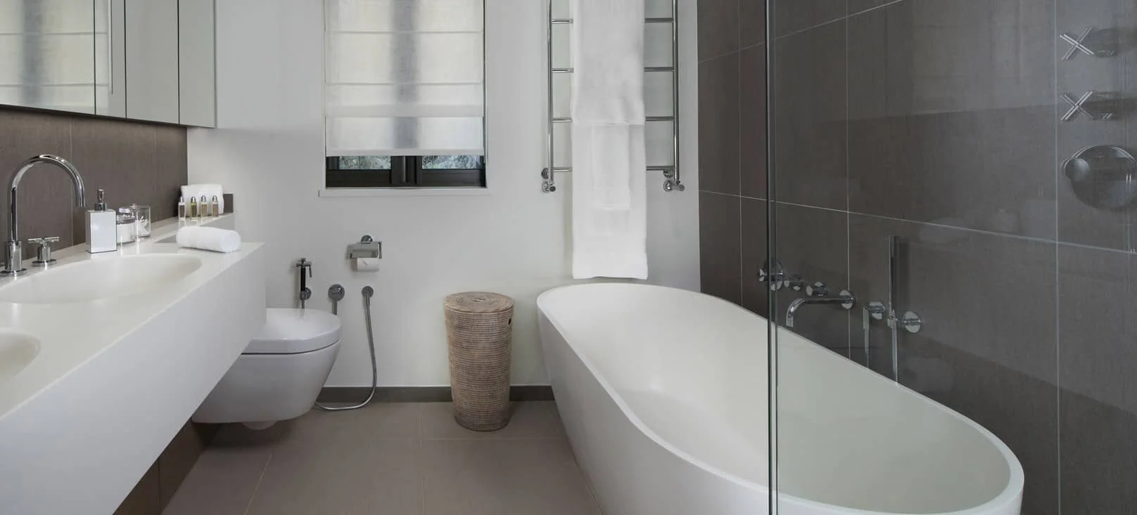 waters-edge-bathroom-2.jpg