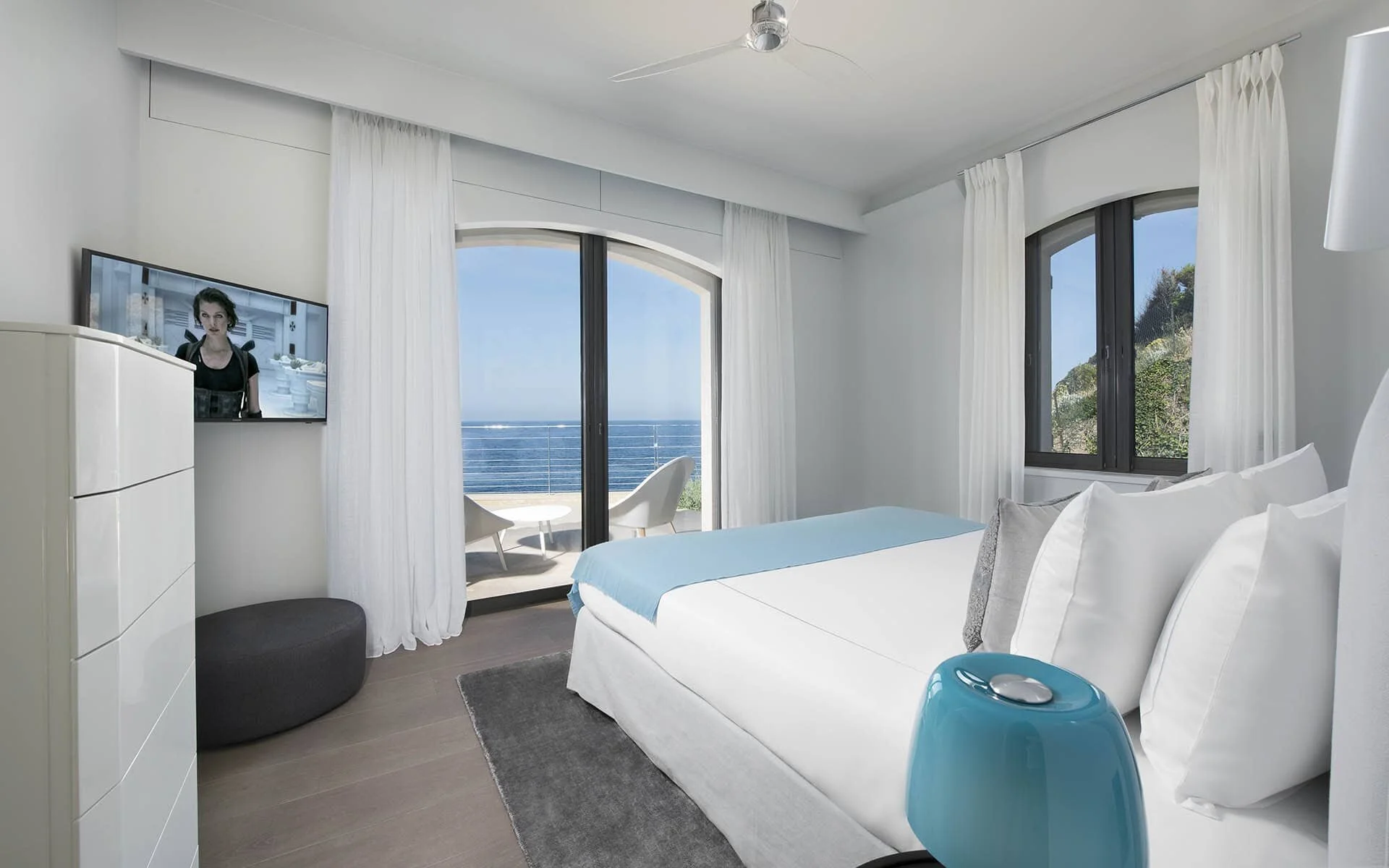 waters-edge-bedroom-1.jpg