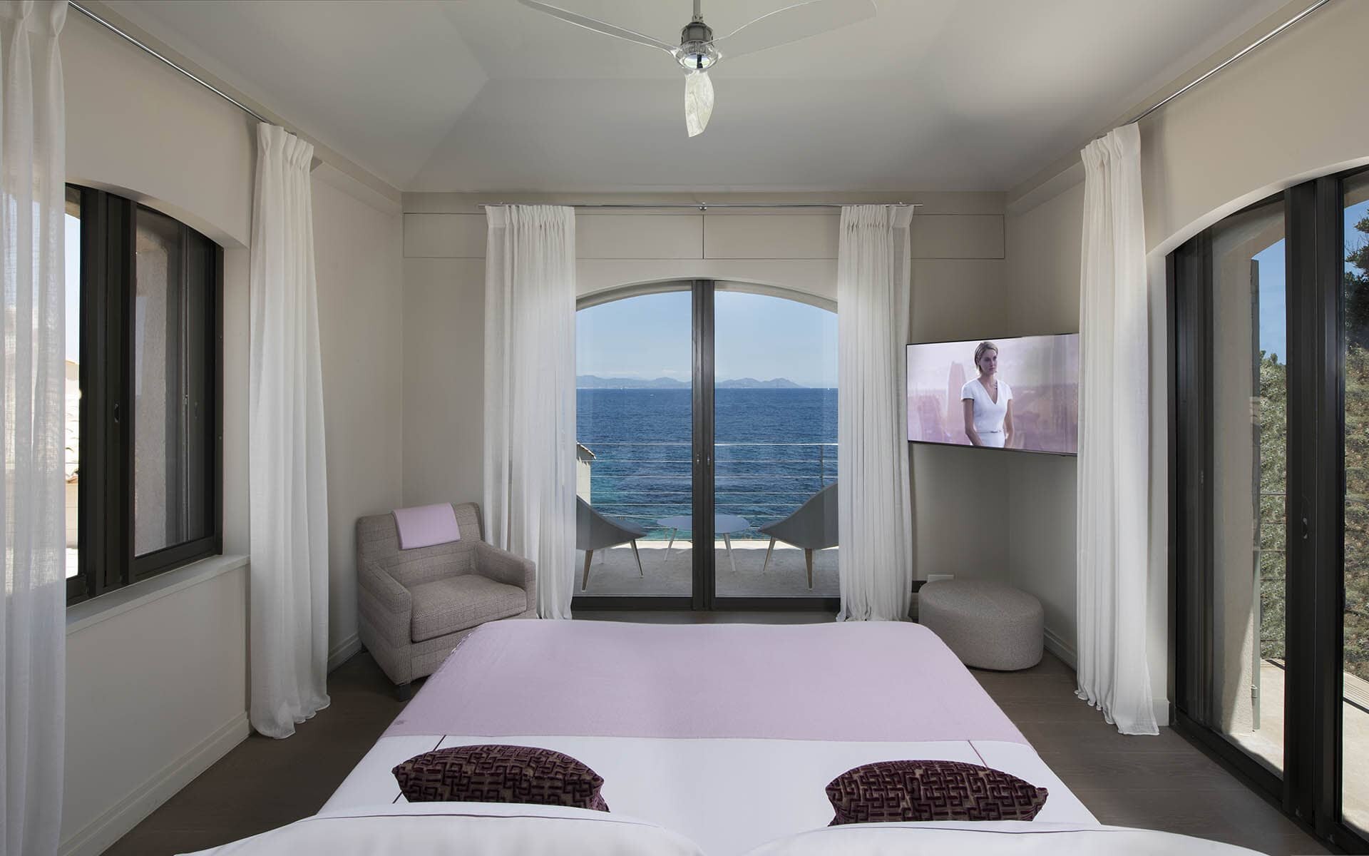 waters-edge-bedroom-2.jpg
