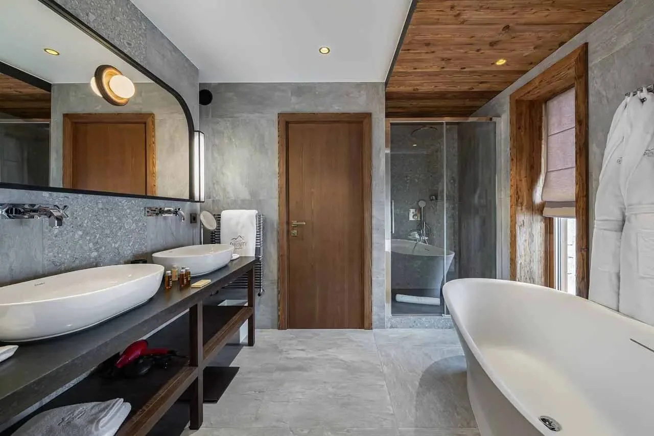 chalet-divinity- bathroom-2.jpg