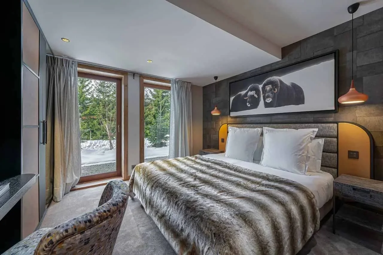 chalet-divinity- bedroom-3.jpg
