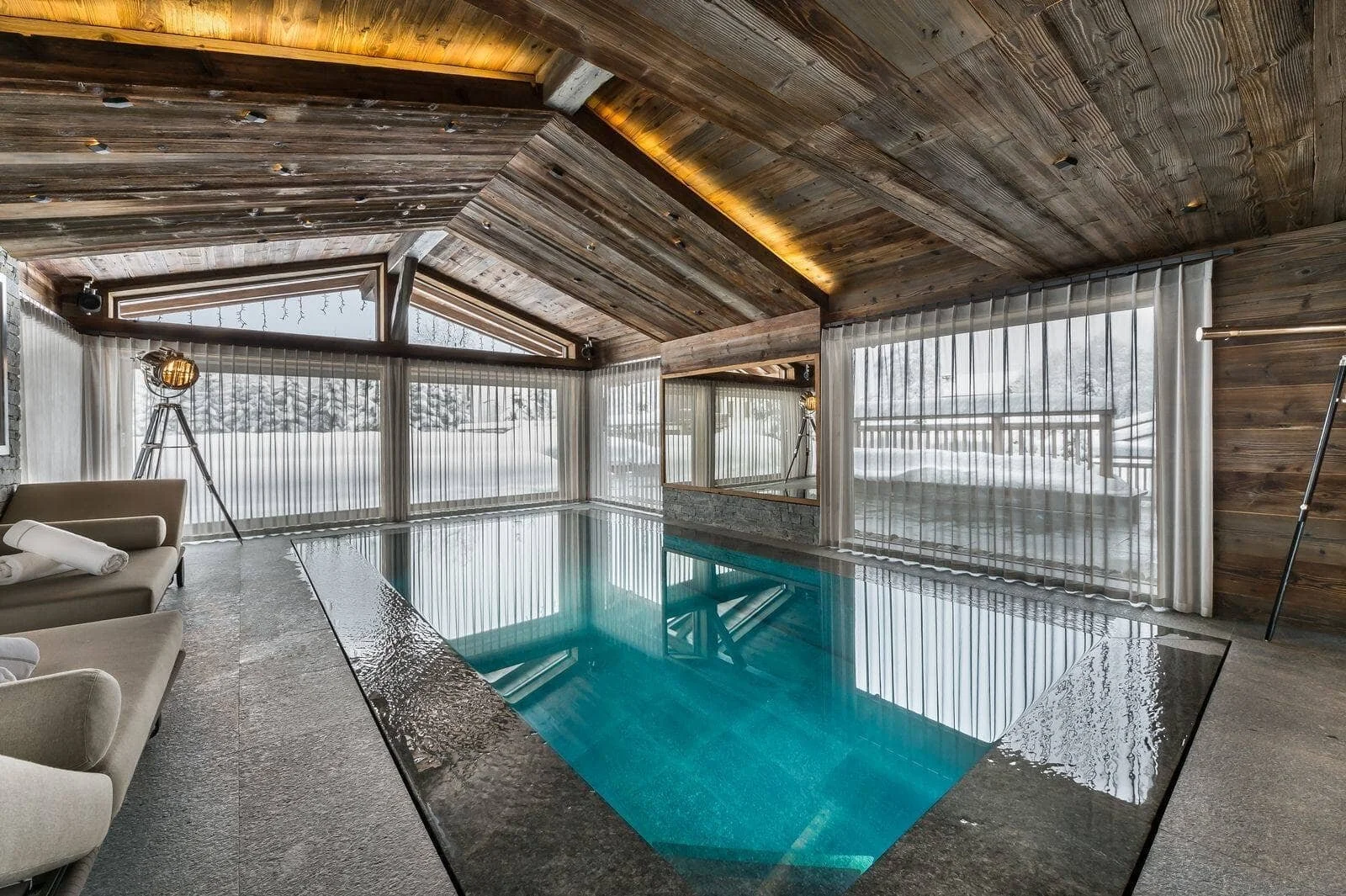 chalet-des-sens-swimming-pool.jpg