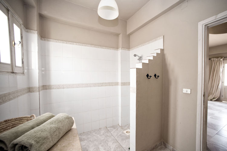 dyd-vila-isis-ensuite-bathroom.jpg