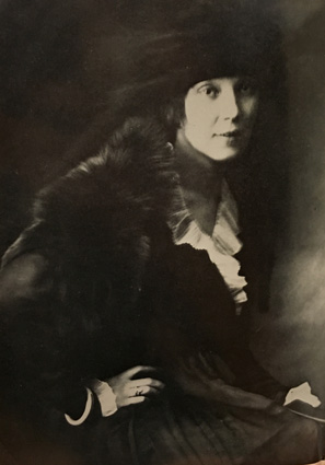 Jean Rhys looking chic in Vienna
