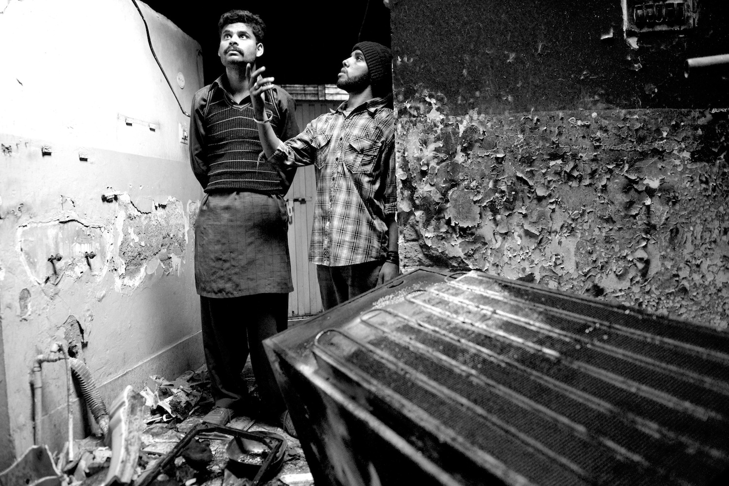 Meanwhile all their valuables were stolen and their houses set on fire. Industrial chemicals were used by the mob and melted all ceiling fans and metal objects that caught splashes of it. The hoard of small-scale metal scrap re-rolling industries su