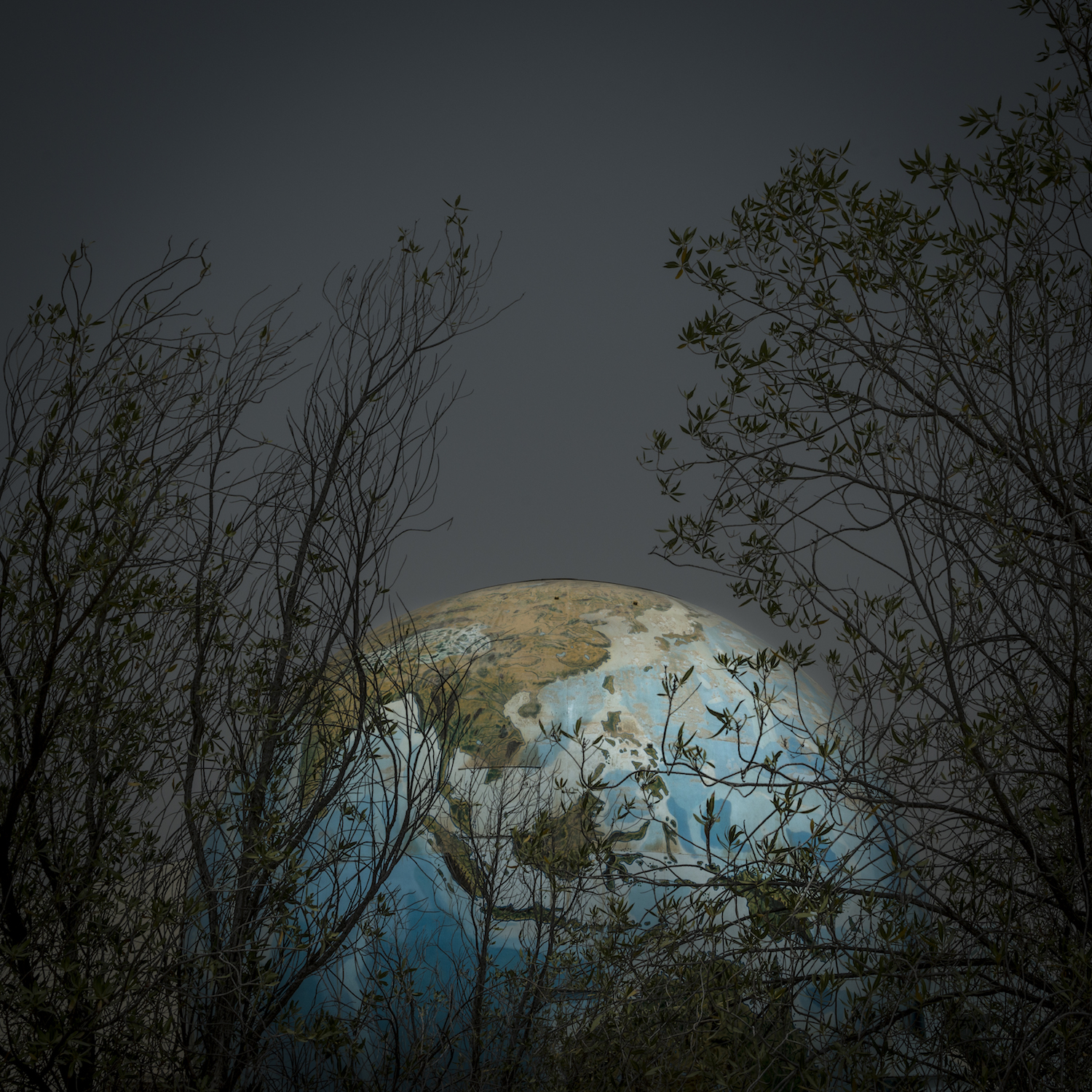 The world as we know it is dissolving and shifting towards new mechanisms and unsettling landscapes. The past is fading away. The present is disintegrating. Plotlines remain vague, and the future is searching in vain for an author.
