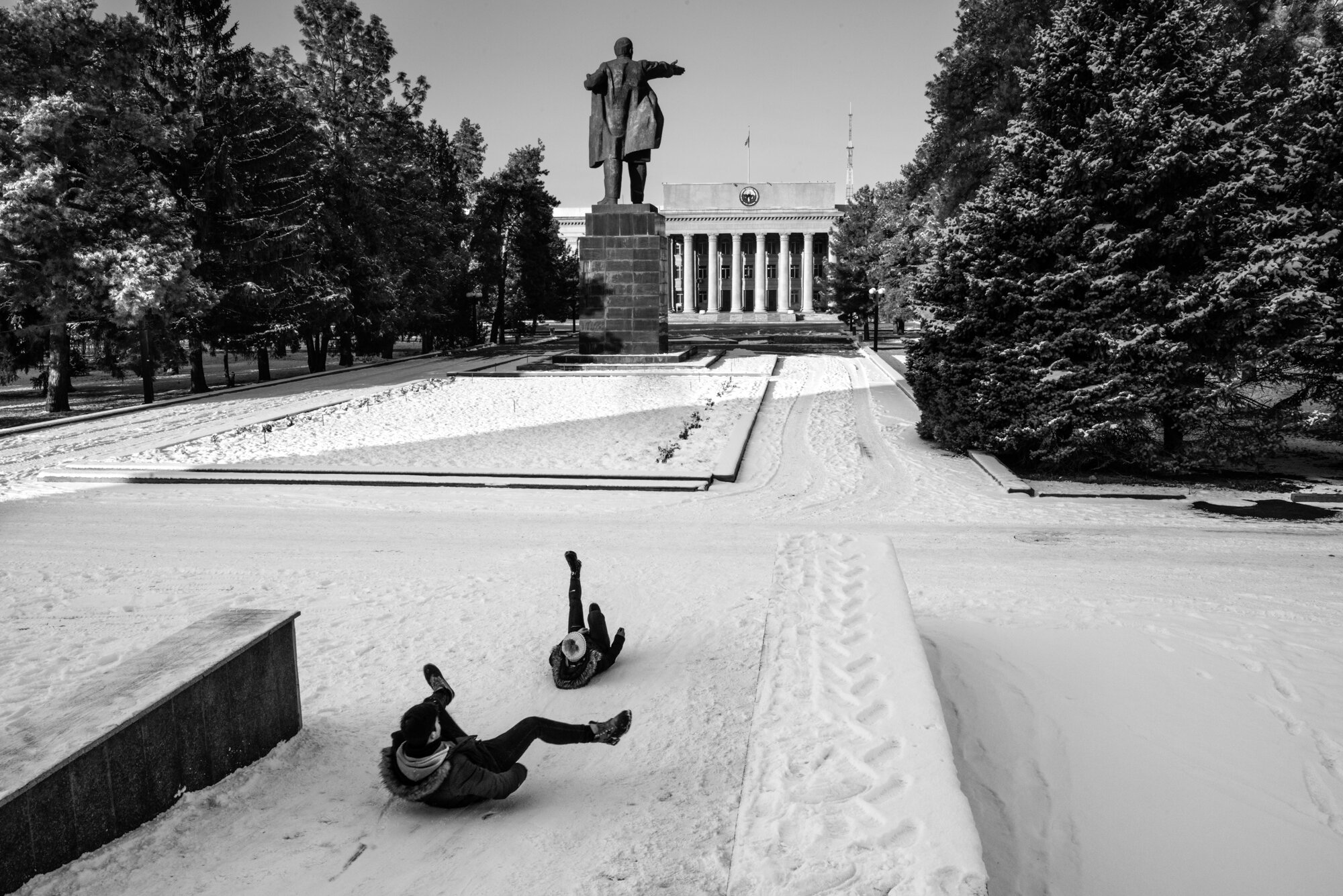 Thirty years ago, on the night of December 25, 1991, the Soviet flag was lowered for the last time over the Kremlin. This final act of a long dissolution was one of the most pivotal moments of the 20th century: the Soviet Union was dead at 69. A wor