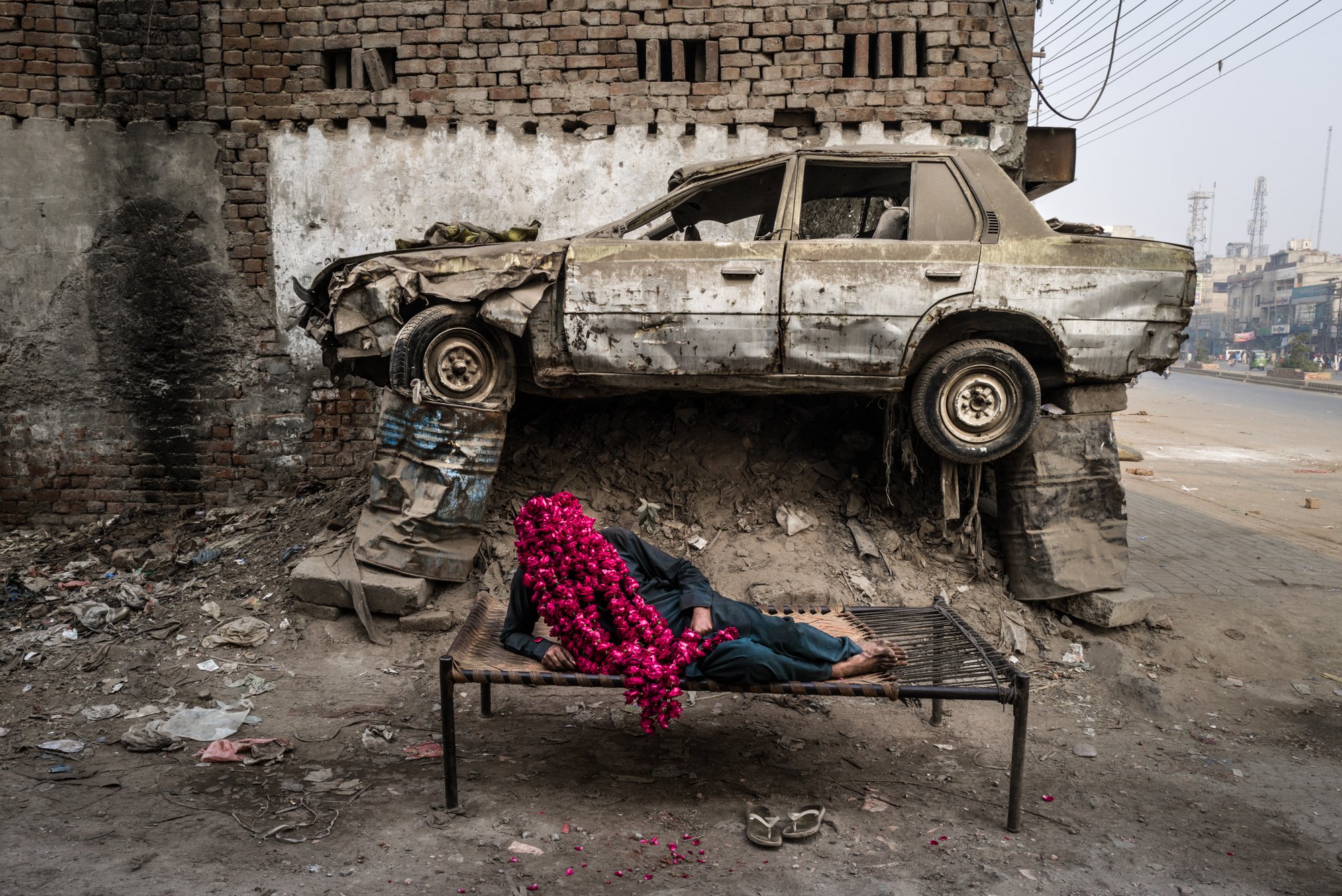 Pakistan is too often reduced to narratives of disaster and terrorism. This series proposes a more tender perspective on a complex country."Sehrabandi" (سہرا بندی) is a poetic and playful portrait of old Lahore through the prism of a vanishing tradi
