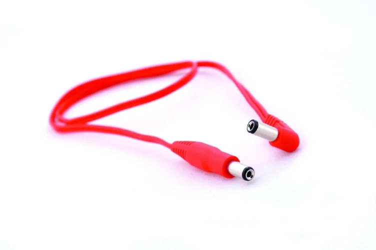12V DC Power Cable • To connect pedals with 2,5 mm power jack, to a power supply • Cable length: 50 cm / 20 in • 2.1 - 2.5 mm barrel plug