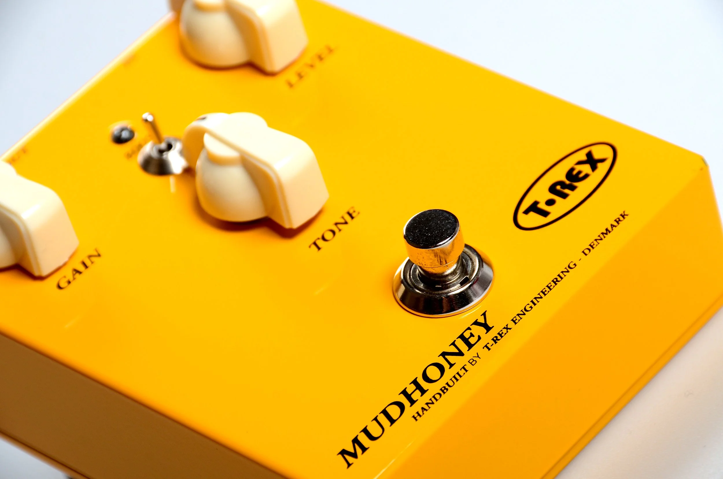→ T-REX EFFECTS ← Pedals for guitar and bass players!