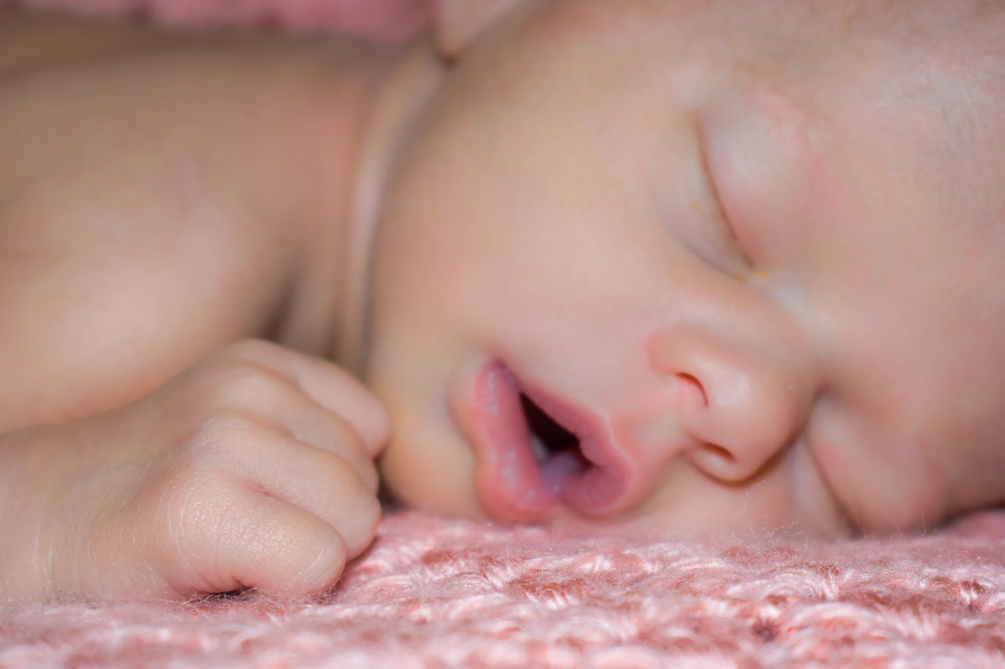 My first ever attempt at taking cute photos with my new DSLR… when Emma was 6 days old. <3