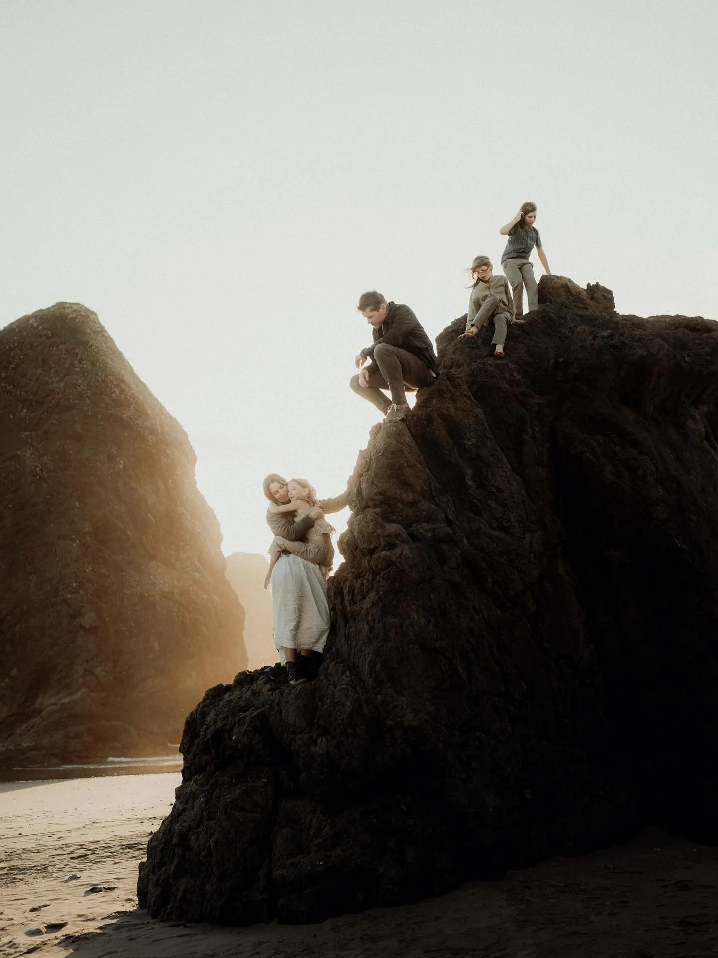 How lucky was I to be able to play on the Oregon coast with this wild family and @stormysolis at her retreat. Pretty incredible. I was hoping to edit more from this session before posting but these last few weeks have been crazy! I&rsquo;m sure for y