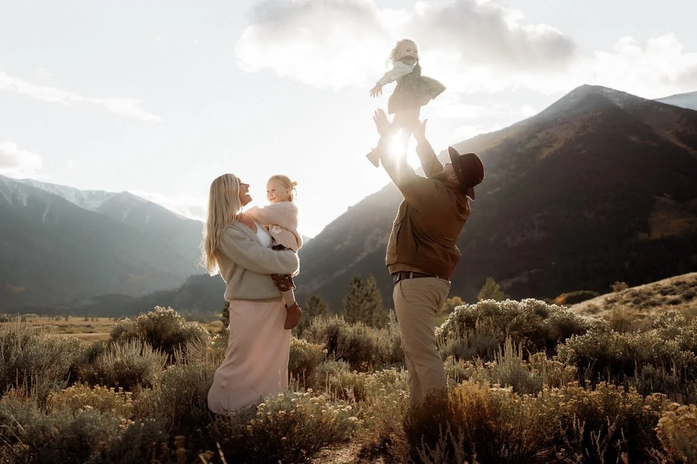 This family has traveled out of state twice now to see me. 🥹 I&rsquo;m incredibly humbled and it&rsquo;s an honor to see their little girls grow. We couldn&rsquo;t have planned their travels at a better time too. Golden aspens, fresh snow on the mou