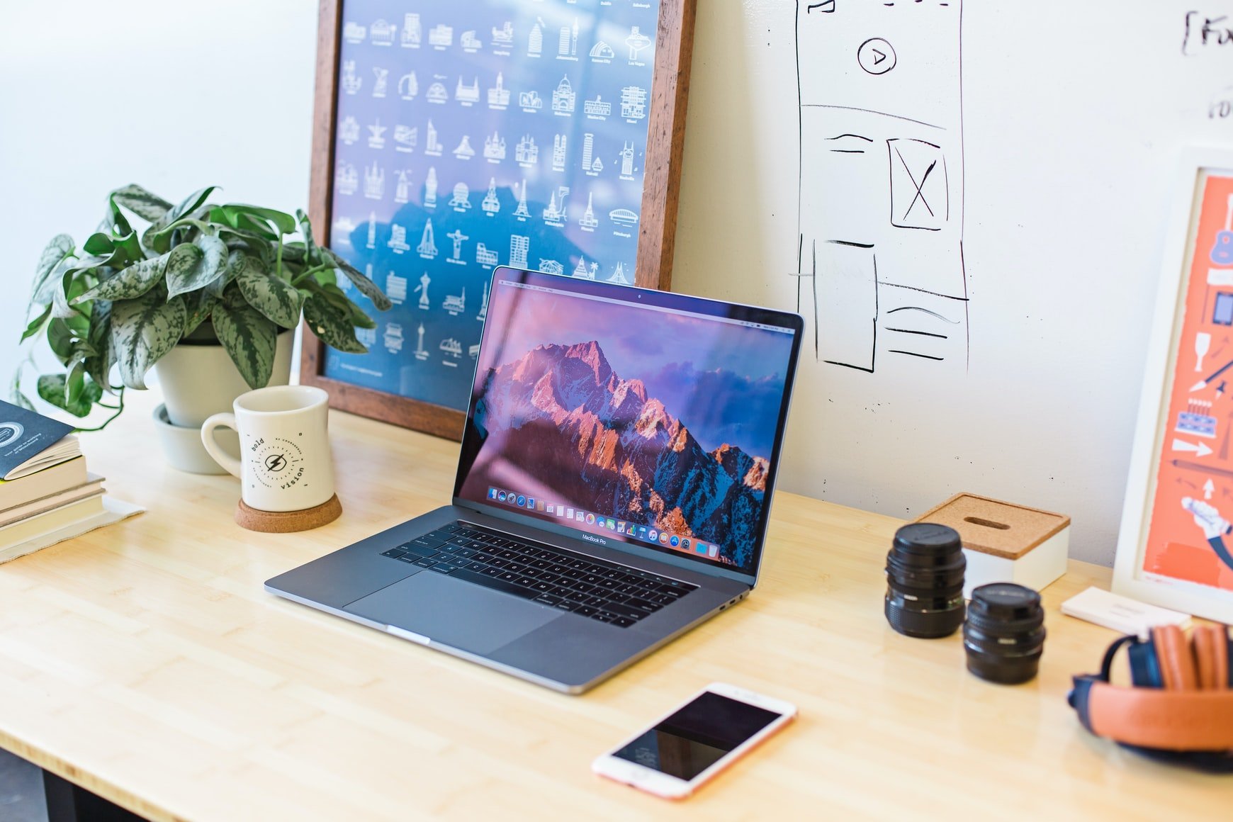 Ways To Feng Shui Your Desk