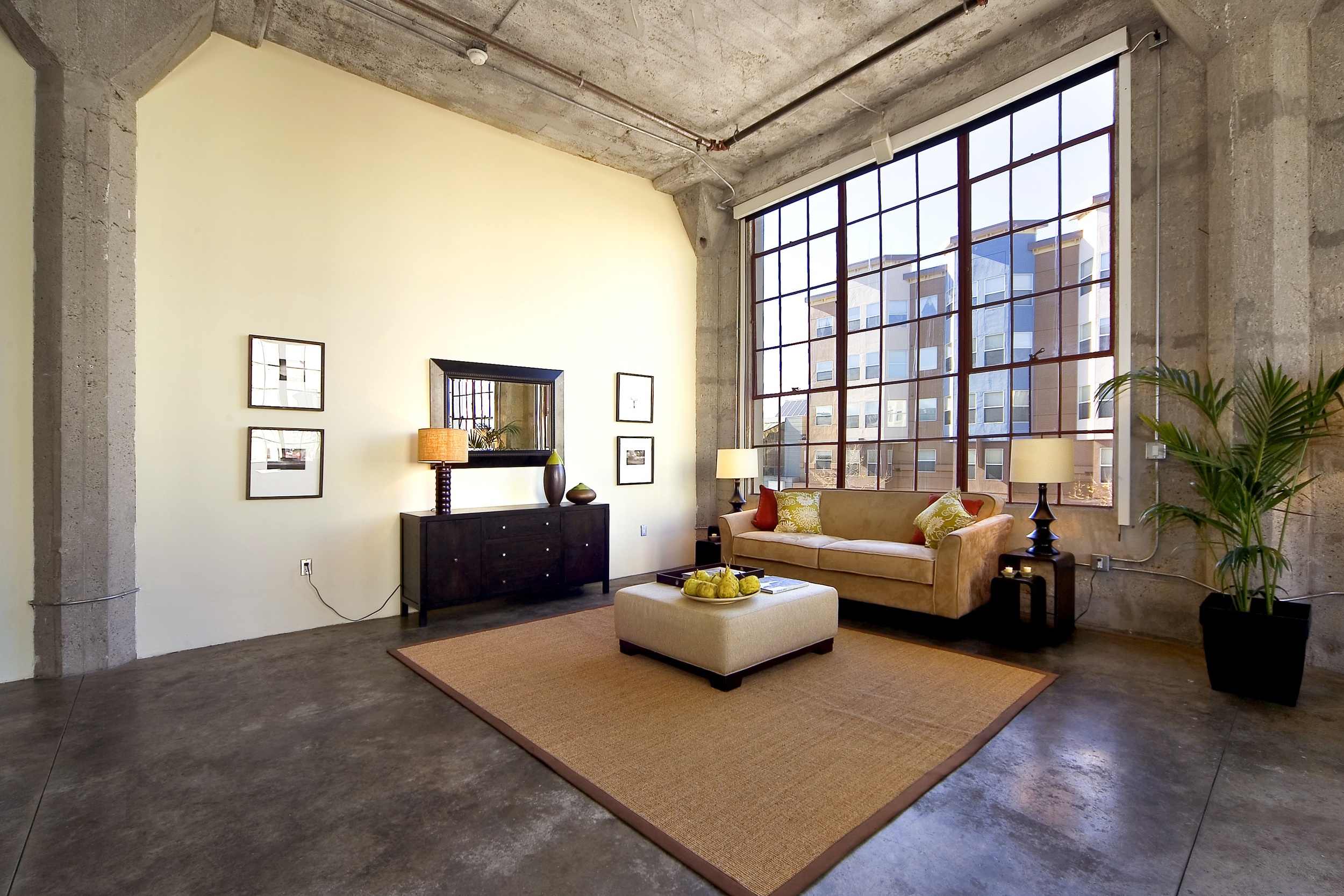 1097 Howard 201 Living1 B.jpg