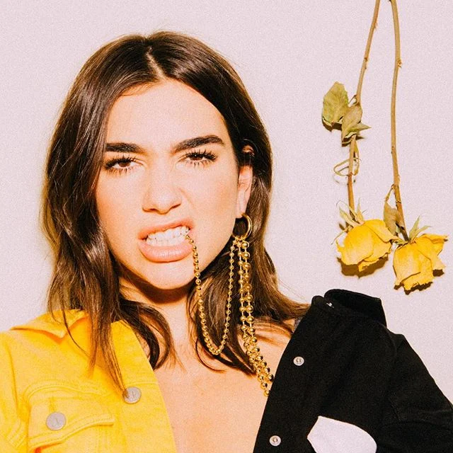 2018: Eat More Gold. @dualipa x @refinery29 outtake
Styled by @lorenzoposocco
Hair by @samiknighthair
Makeup by @francescabrazzo
@refinery29 @r29fashion @joanna_bomb @tobykauf @papi.prada