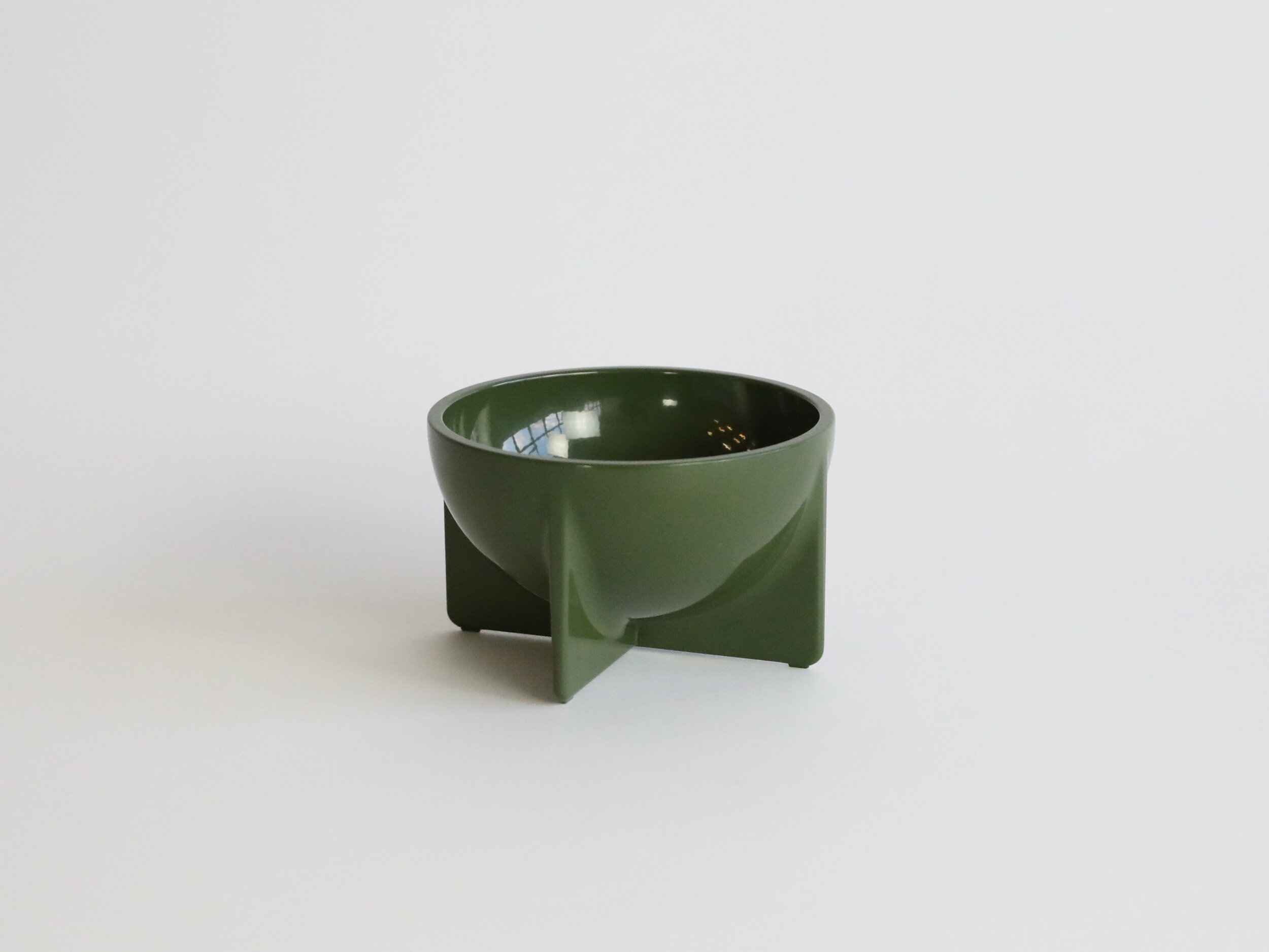 Small Round Standing Bowl