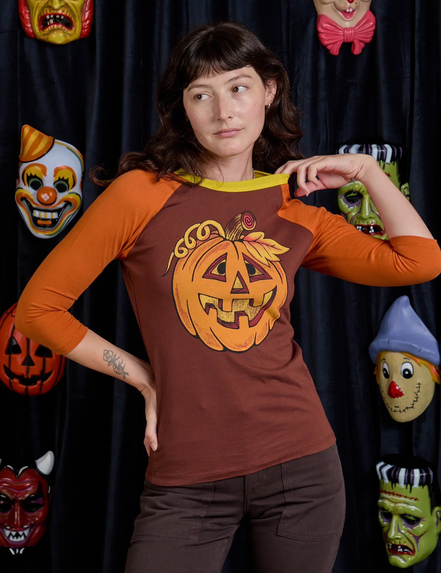03ECOMMHALLOWEEN_1MASKPUMPKINALEXPBYMORGAN10-3-259526.webp