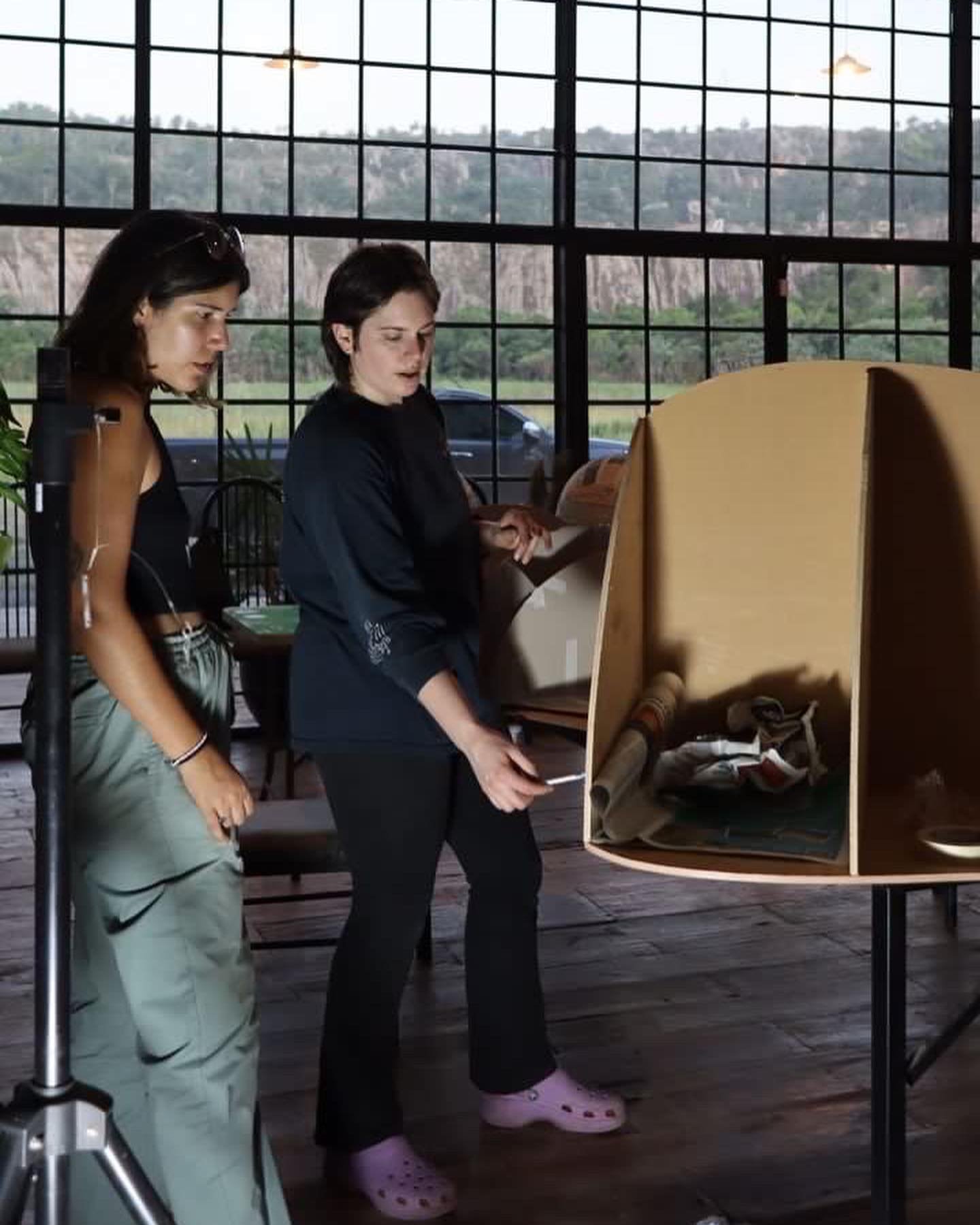 Somos reinas divinas de papel mach&eacute; haciendo extra&ntilde;as magias en el campo con Mosto, el mejor perrito el rey de las ranas y uras.

❤️&zwj;🔥❤️&zwj;🔥❤️&zwj;🔥❤️&zwj;🔥❤️&zwj;🔥❤️&zwj;🔥

Much&iacute;simas gracias @muchofloow @eeekstagram