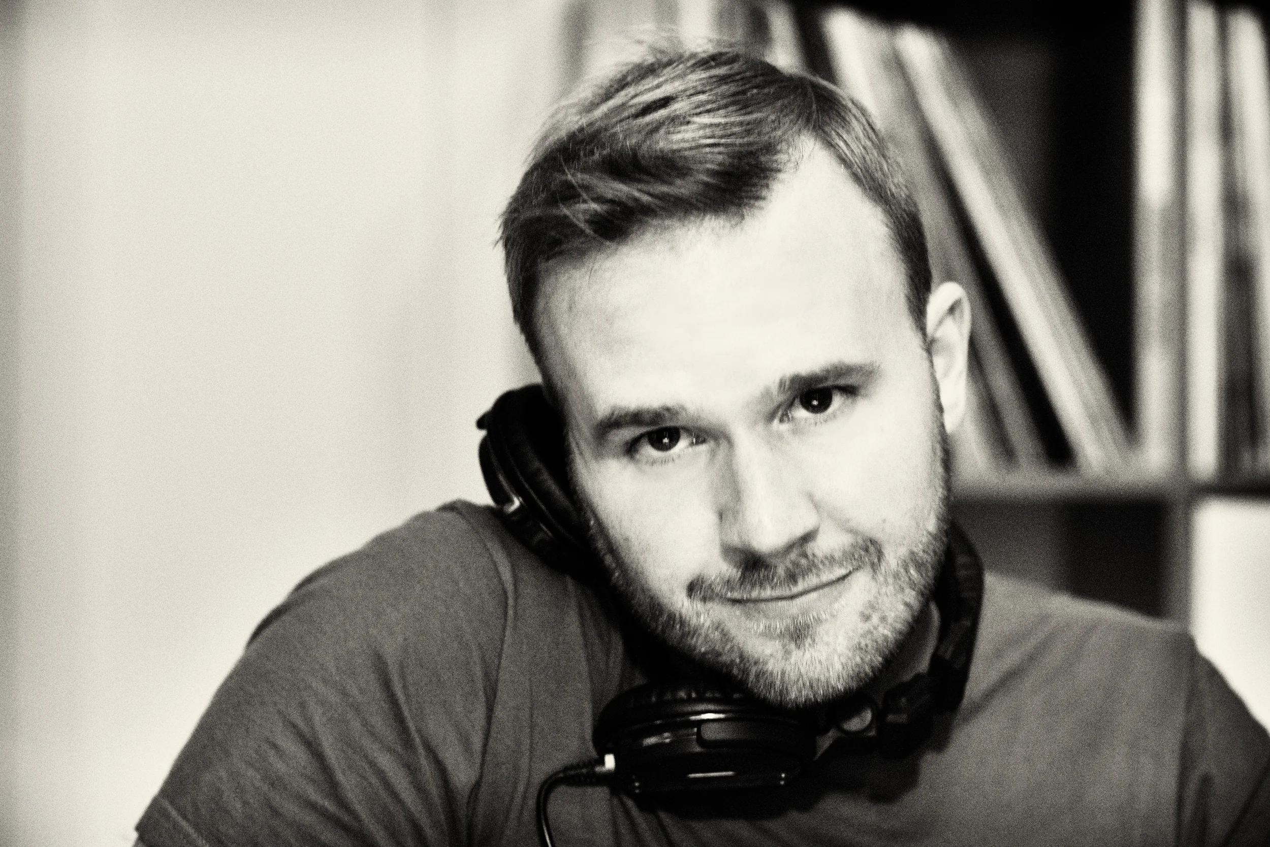 Tommy Sunderland (aka SNDRLND) is a San Francisco based DJ and Producer.