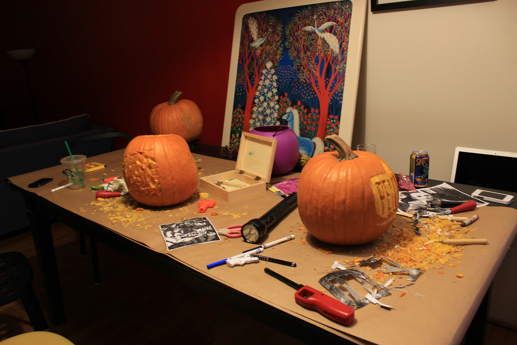 Yes, this is a dining room table.