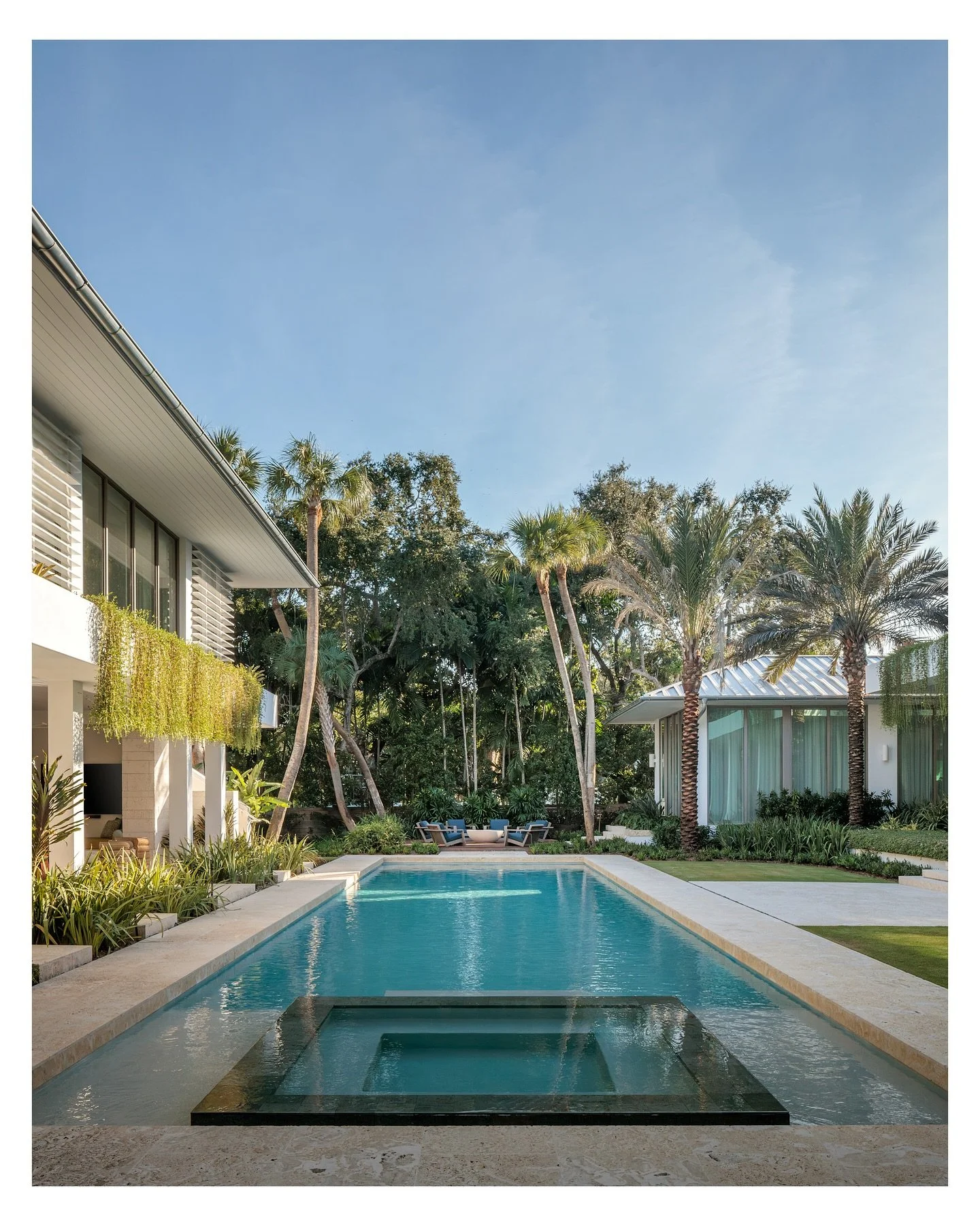 LUXE July / August Palm Beach issue @luxemagazine @jilleditsluxe @lifeofjennsmith 
Interior Designer @robertrionda 
Architecture @cmadsi 
Landscape Architecture @nielsenlandarch 
#ModernInteriors #LuxuryLiving #TropicalModern #InteriorPhotography #