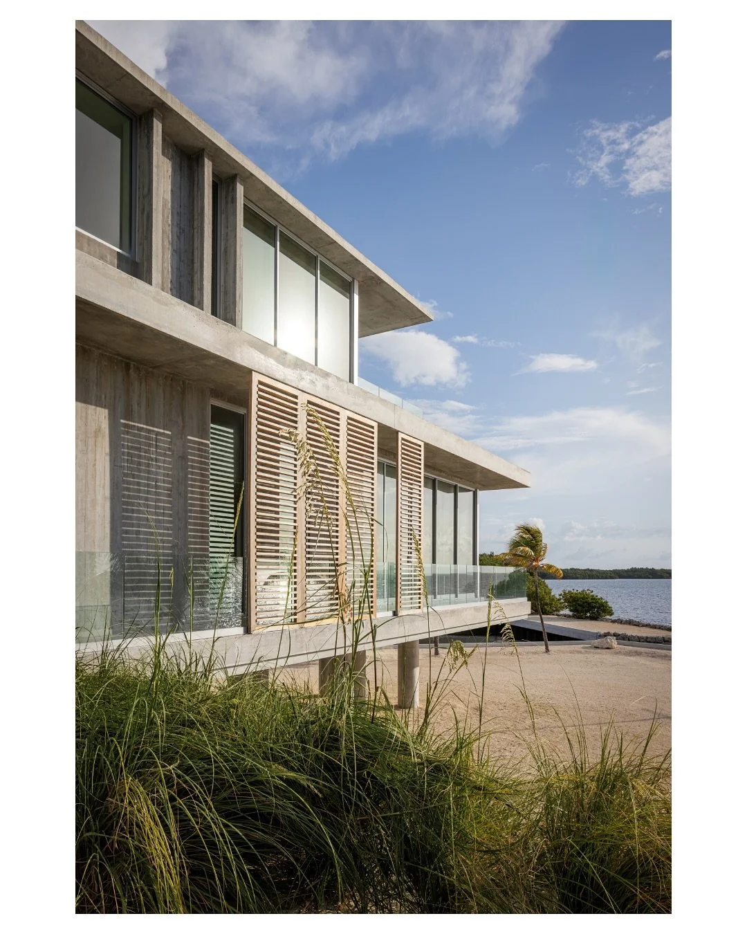 Van der Vlugt Residence
Architecture: @strang_design
Landscape: @strang_design 
Interior Design: @slokkers_design 
General Contractor: Tritech Construction